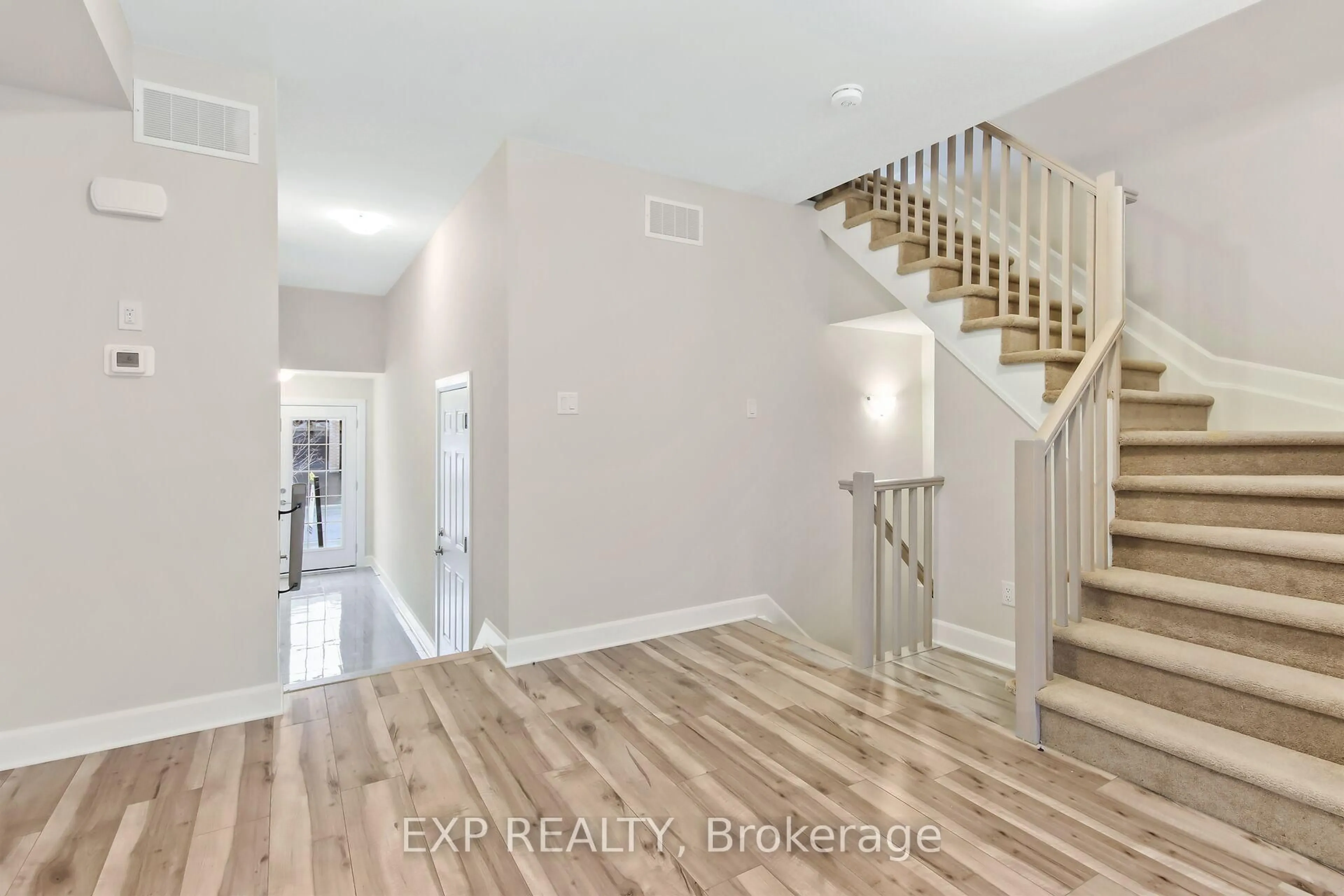 Indoor entryway for 213 HOOPER St, Carleton Place Ontario K7C 0C4