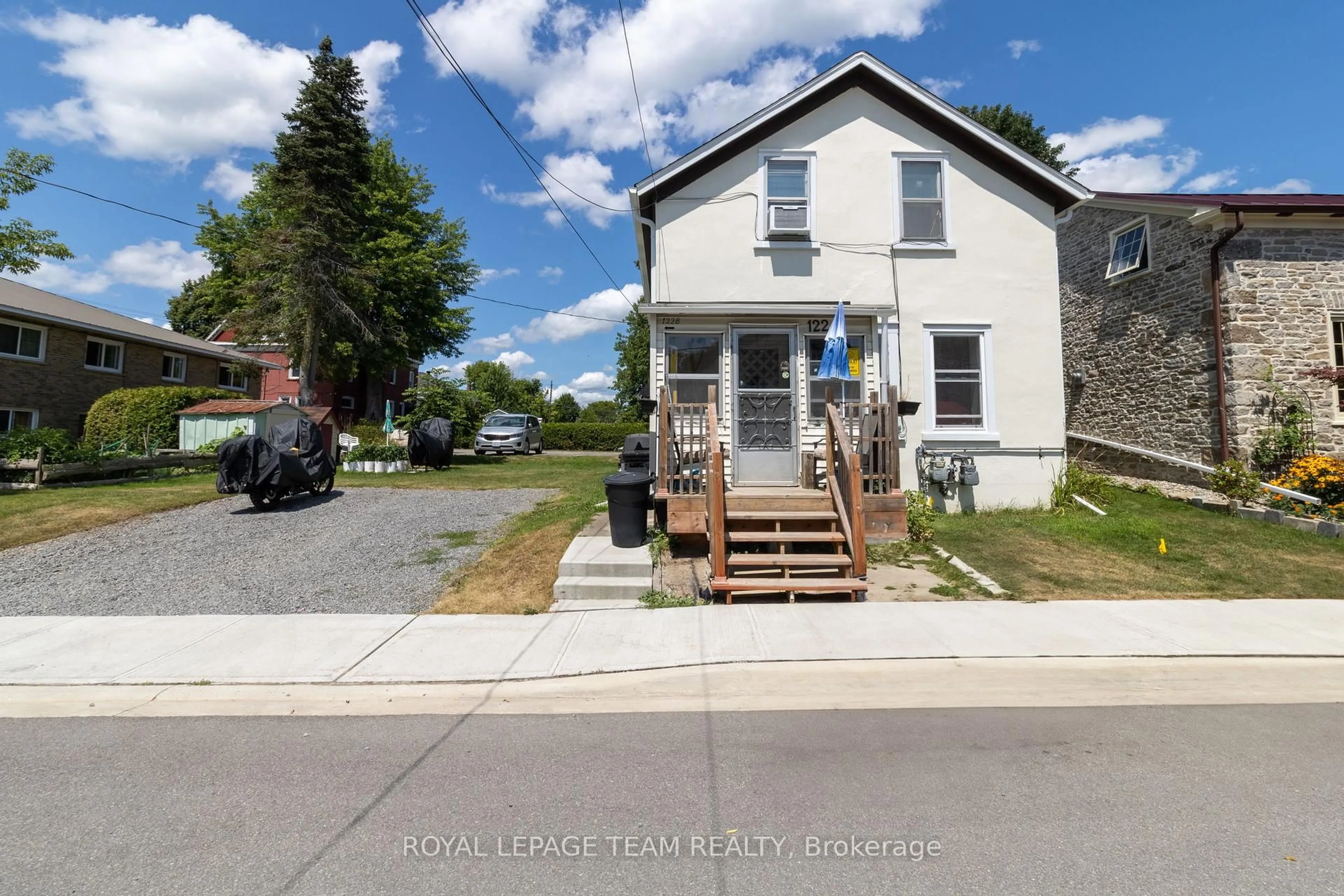 A pic from outside/outdoor area/front of a property/back of a property/a pic from drone, street for 122 Dibble St, Prescott Ontario K0E 1T0