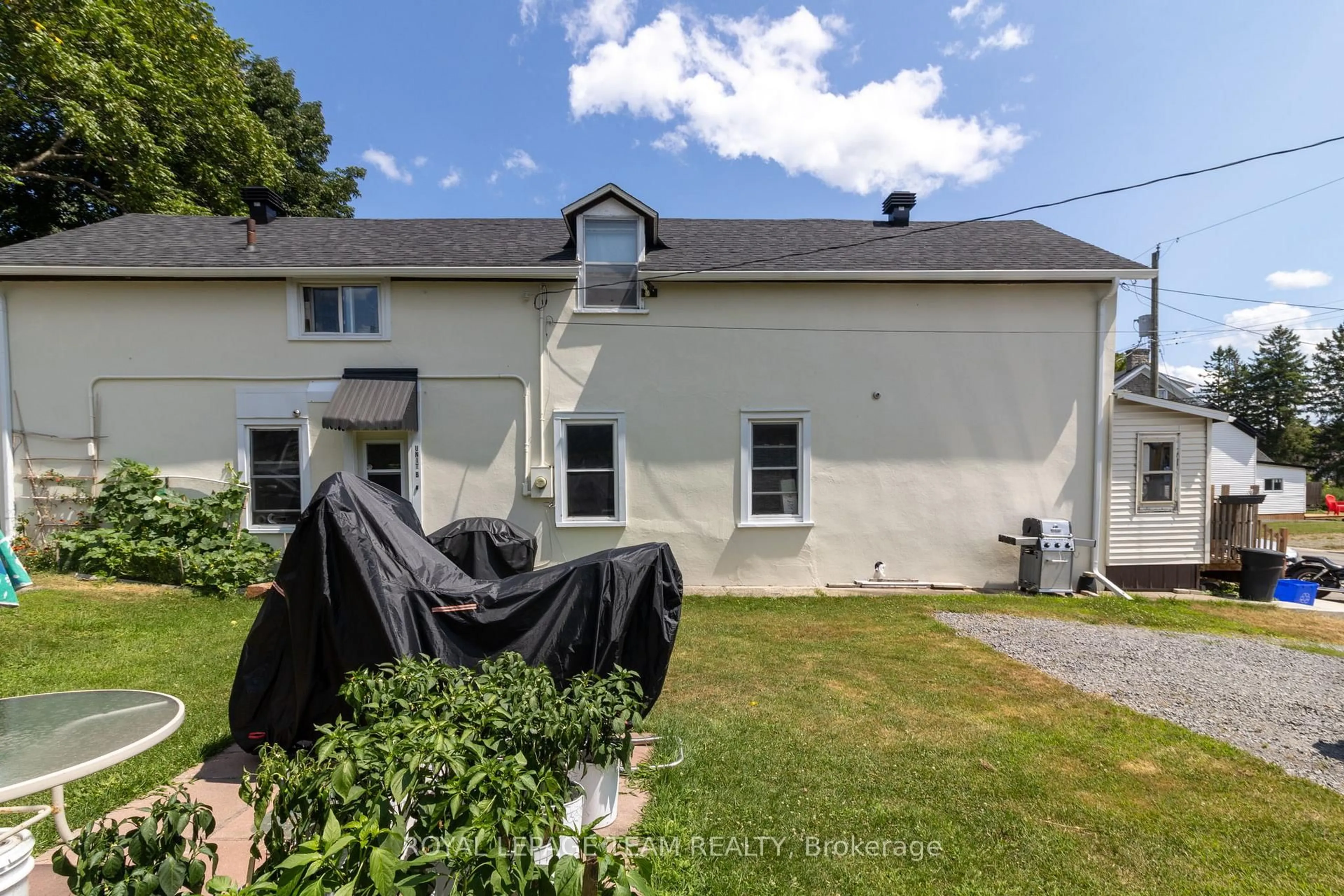 A pic from outside/outdoor area/front of a property/back of a property/a pic from drone, street for 122 Dibble St, Prescott Ontario K0E 1T0