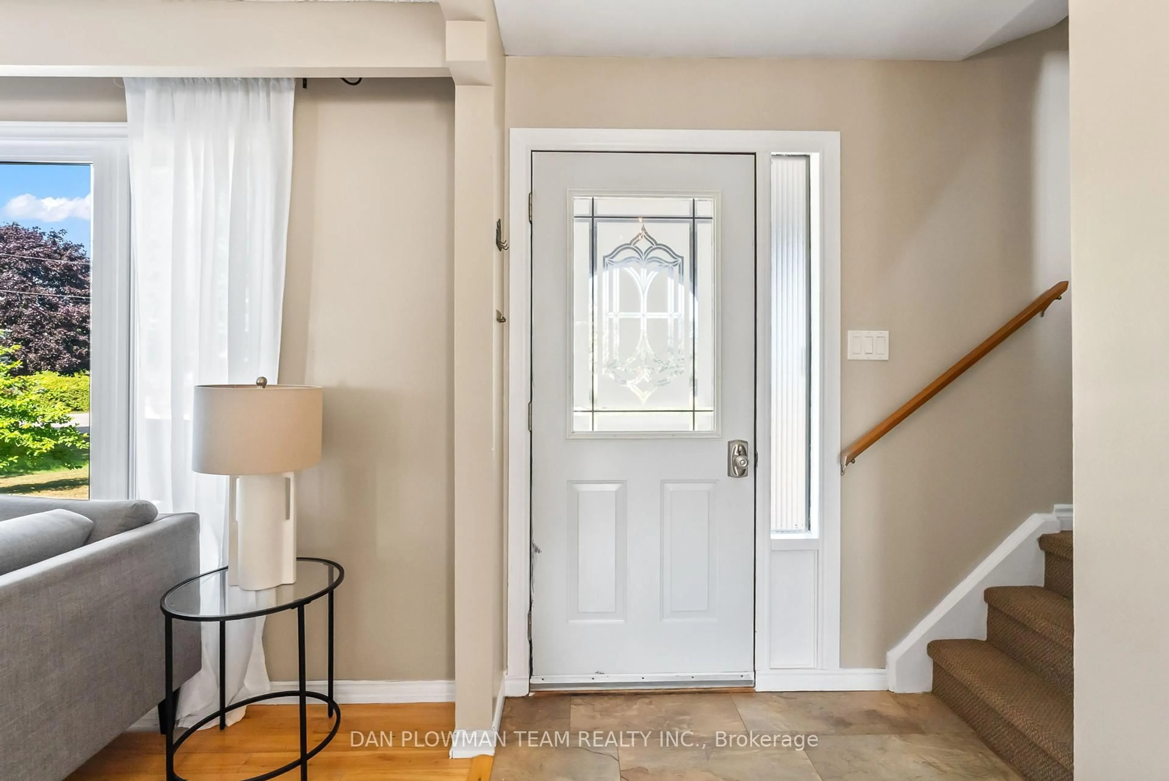Indoor entryway for 20 Owl Crt, Kawartha Lakes Ontario K0M 2C0