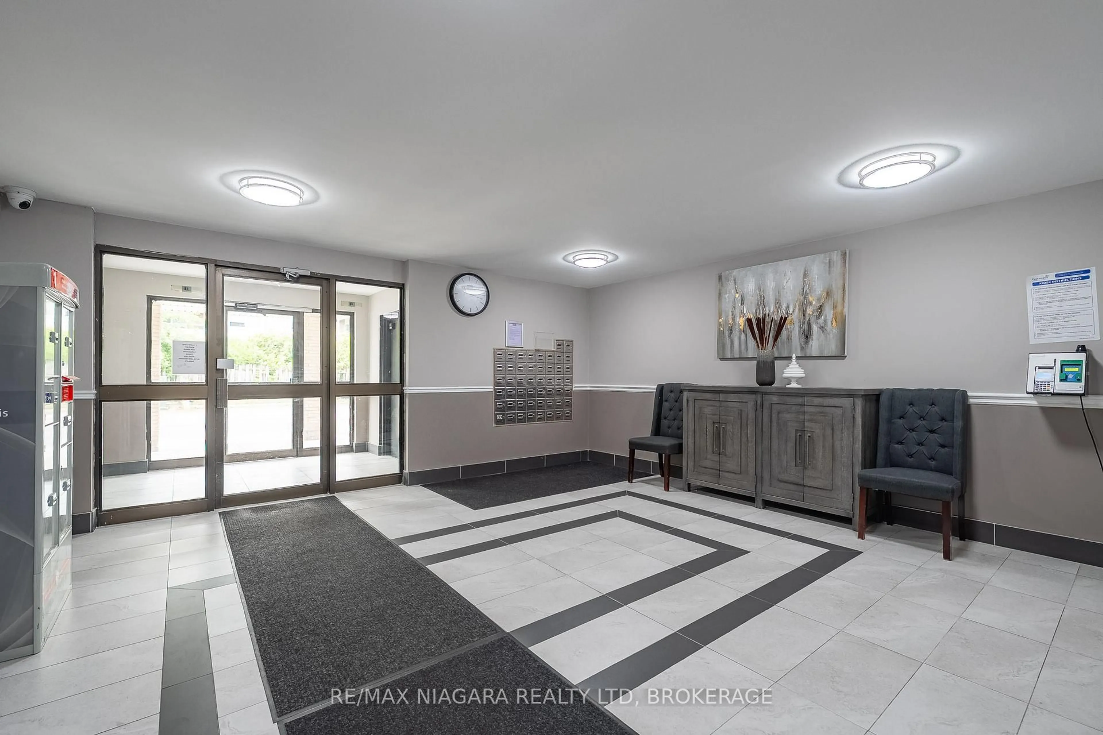 Indoor foyer for 37 Rykert St #316, St. Catharines Ontario L2S 3S5