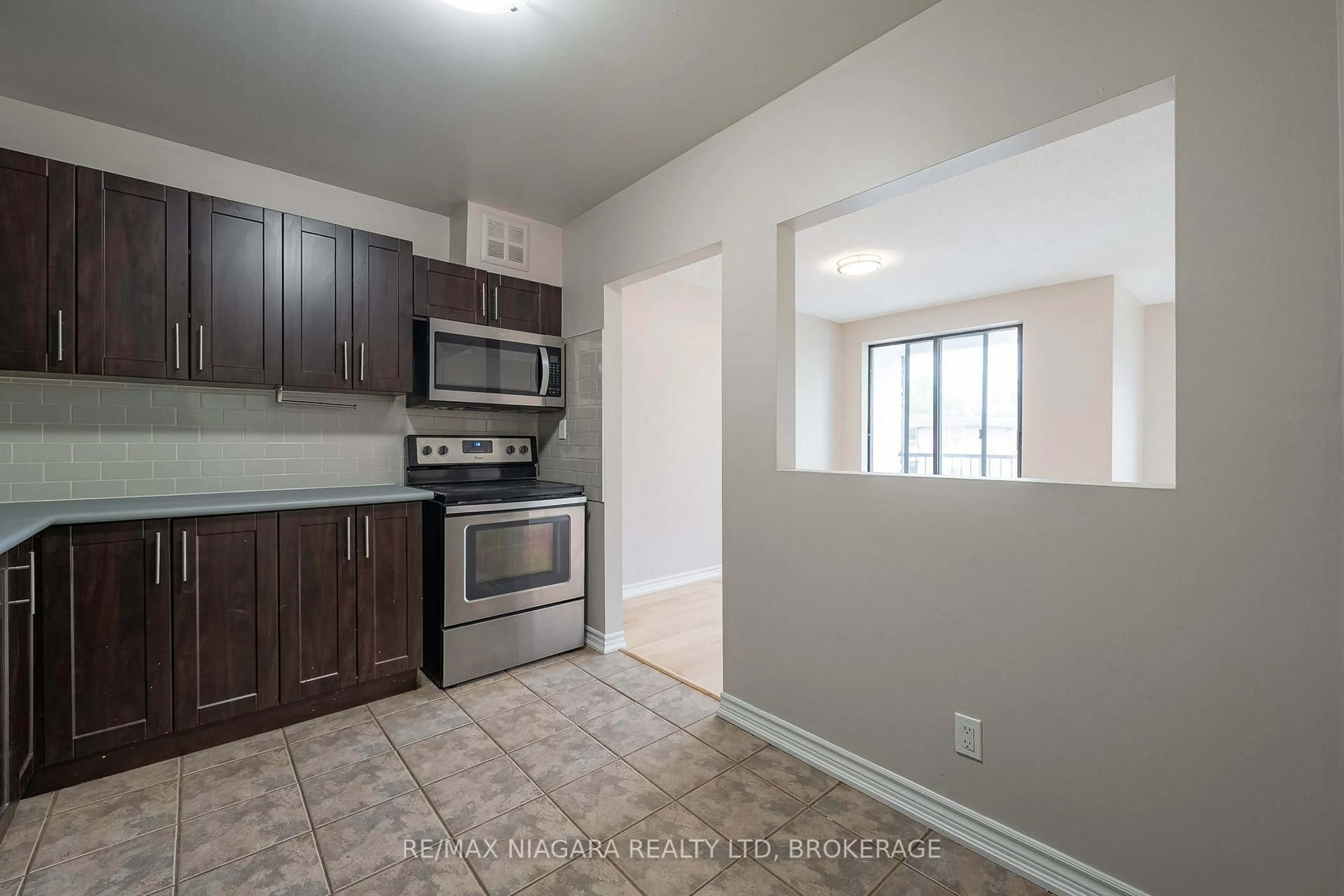 Standard kitchen, unknown for 37 Rykert St #316, St. Catharines Ontario L2S 3S5