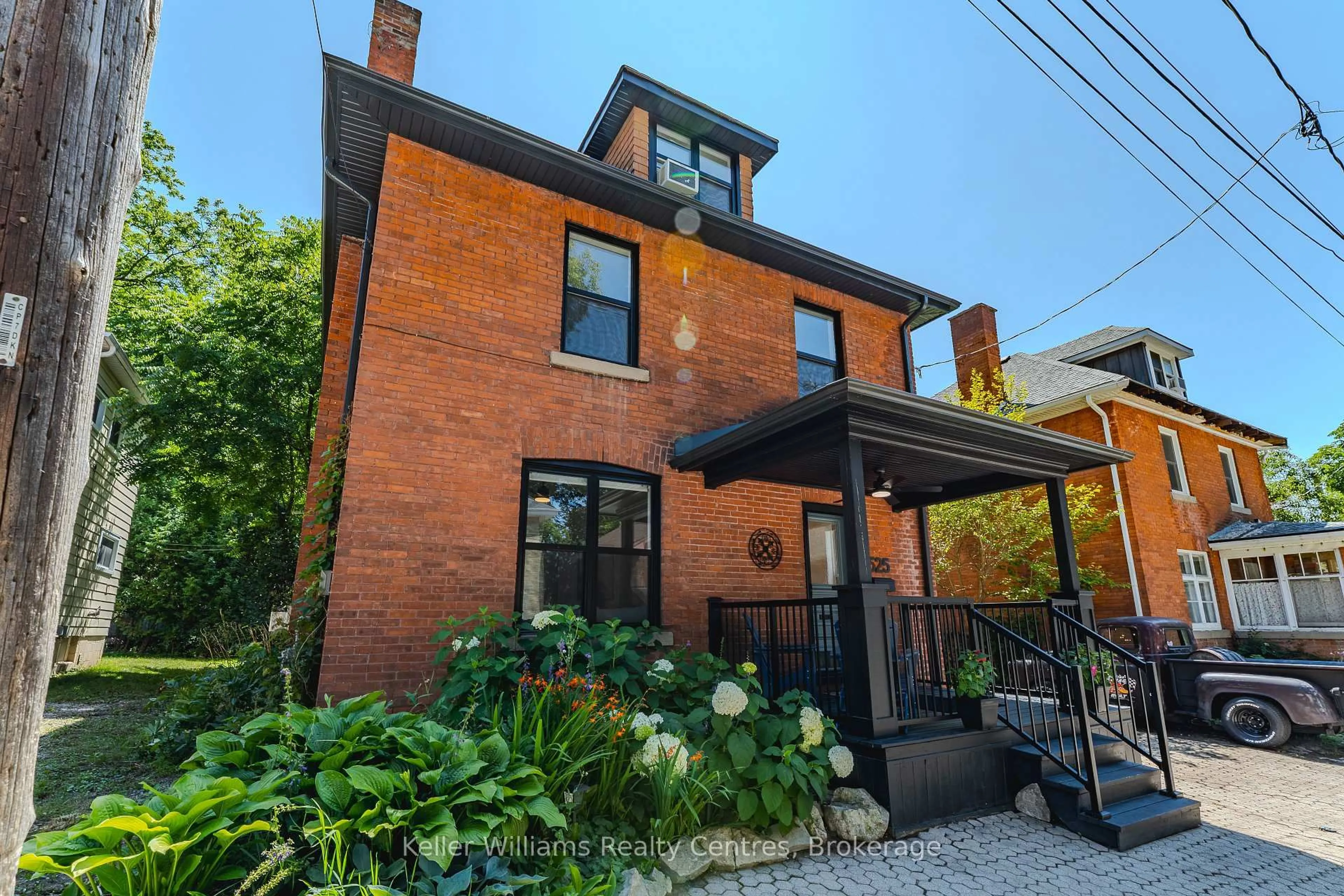 Home with brick exterior material, street for 525 8th St A, Owen Sound Ontario N4K 1N1