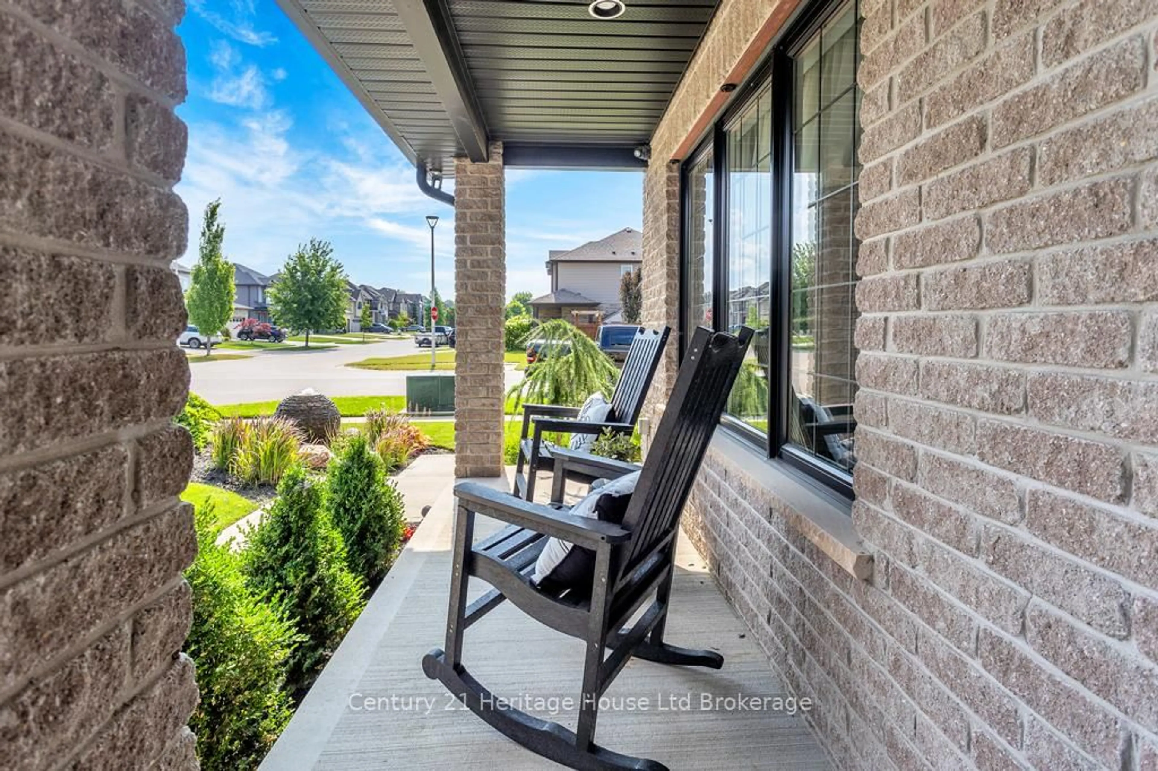 Patio, street for 717 Normandy Dr, Woodstock Ontario N4T 0C5