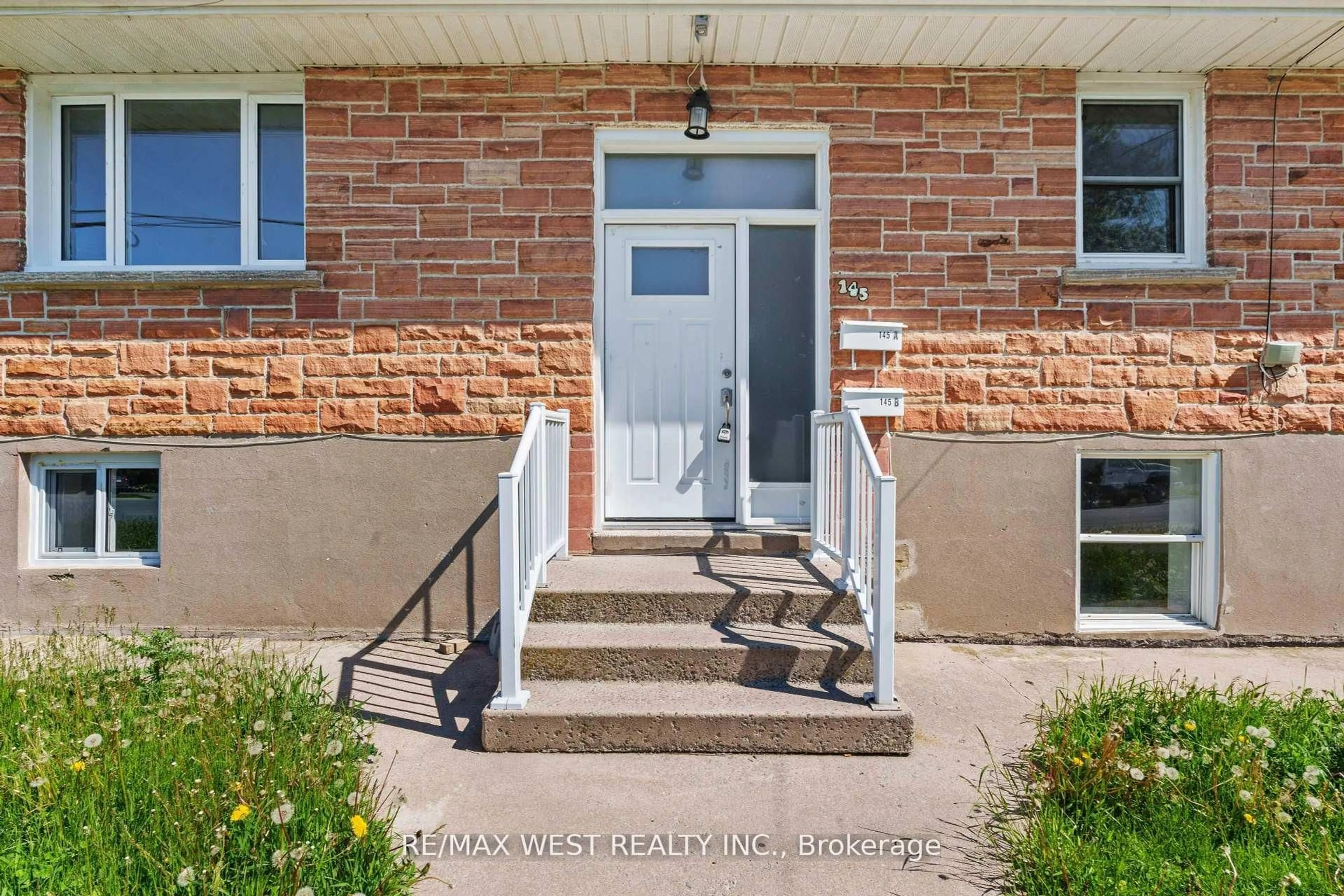 Indoor entryway for 145 First Ave, Kingston Ontario K7K 2H1