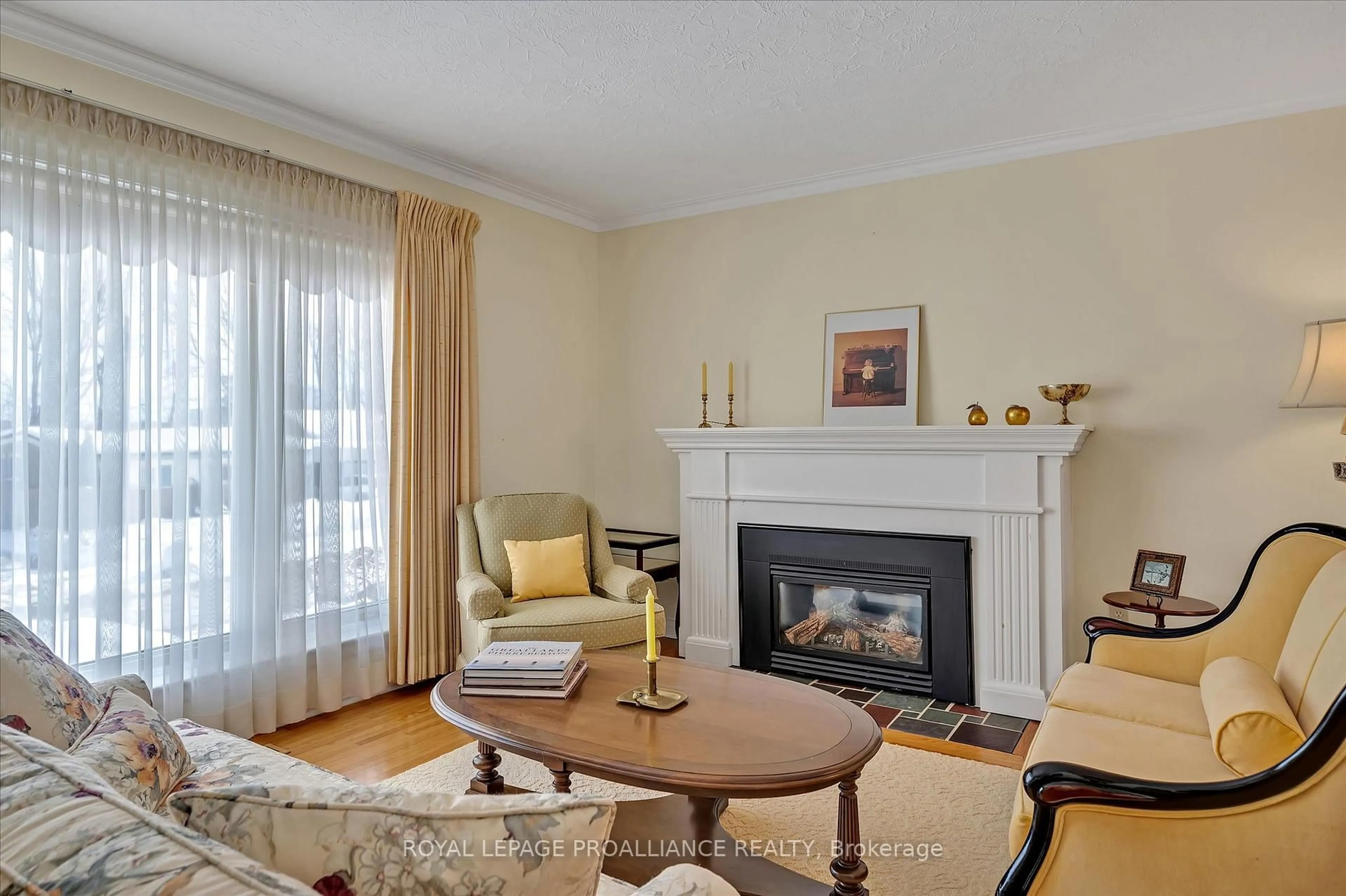 Living room with furniture, wood/laminate floor for 114 O'Carroll Ave, Peterborough North Ontario K9H 4V3