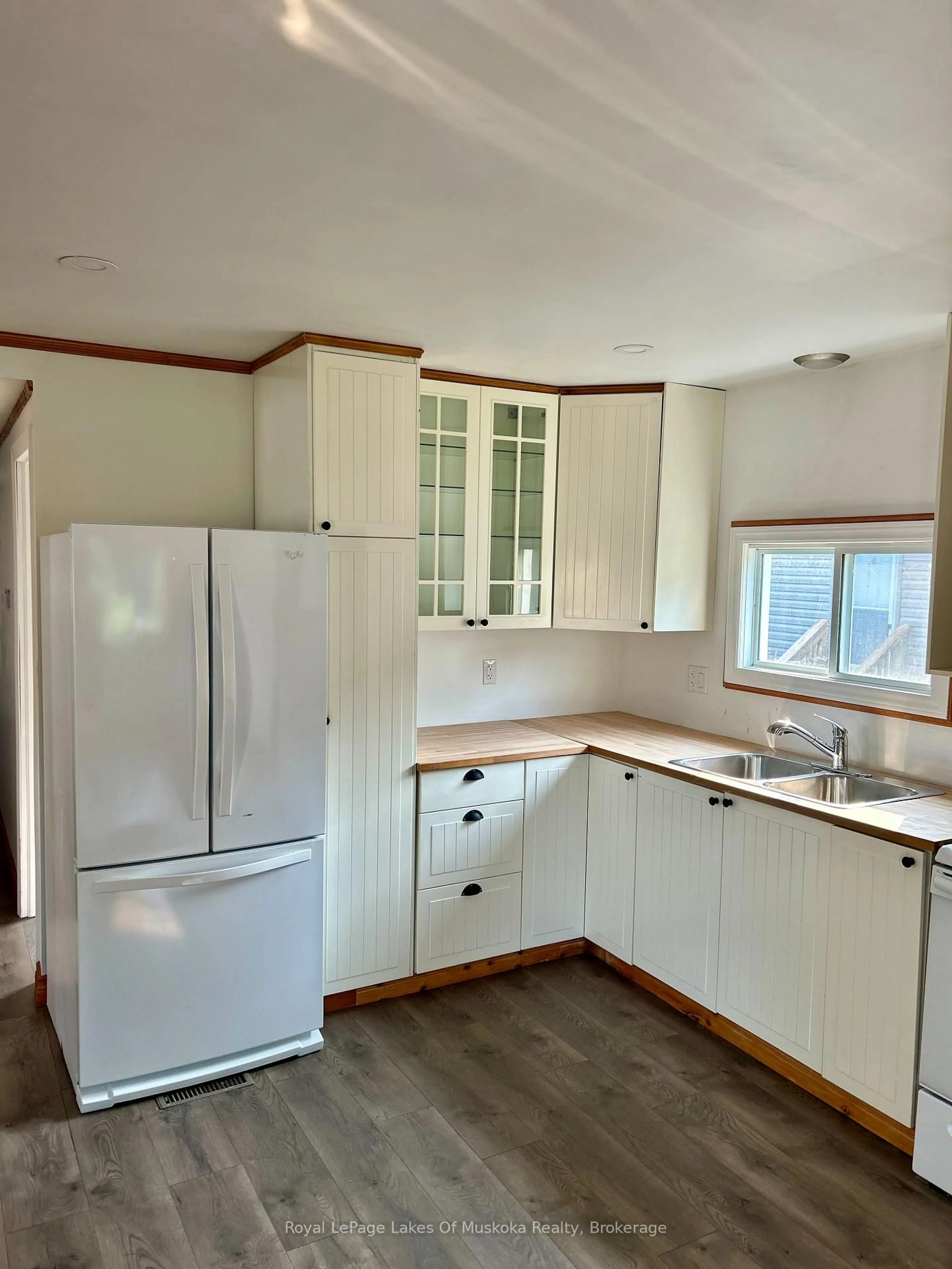 Standard kitchen, wood/laminate floor for 1701 Highway 11 #8, Gravenhurst Ontario P0E 1G0
