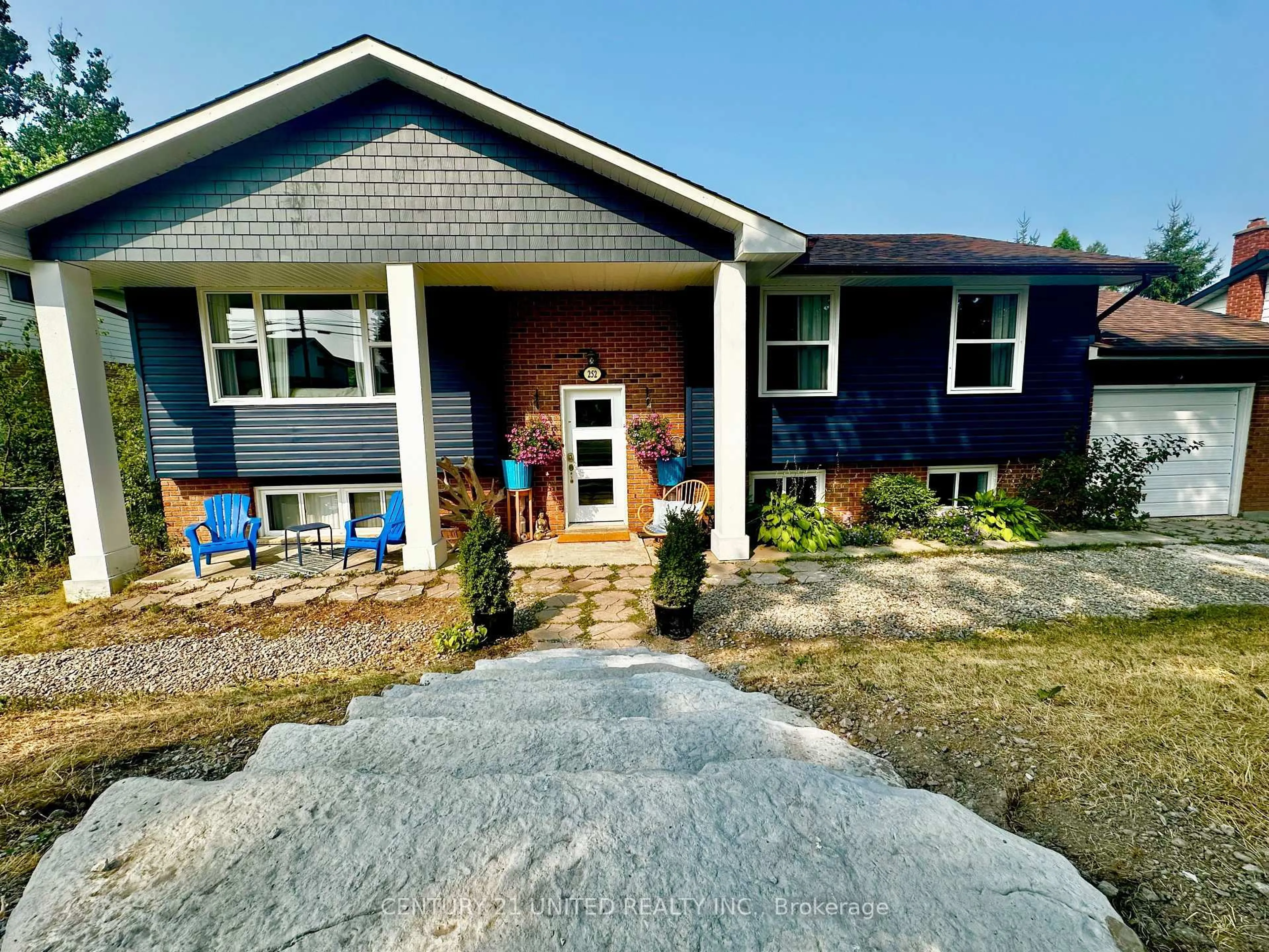 Unknown for 252 Queen St, Selwyn Ontario K0L 2H0