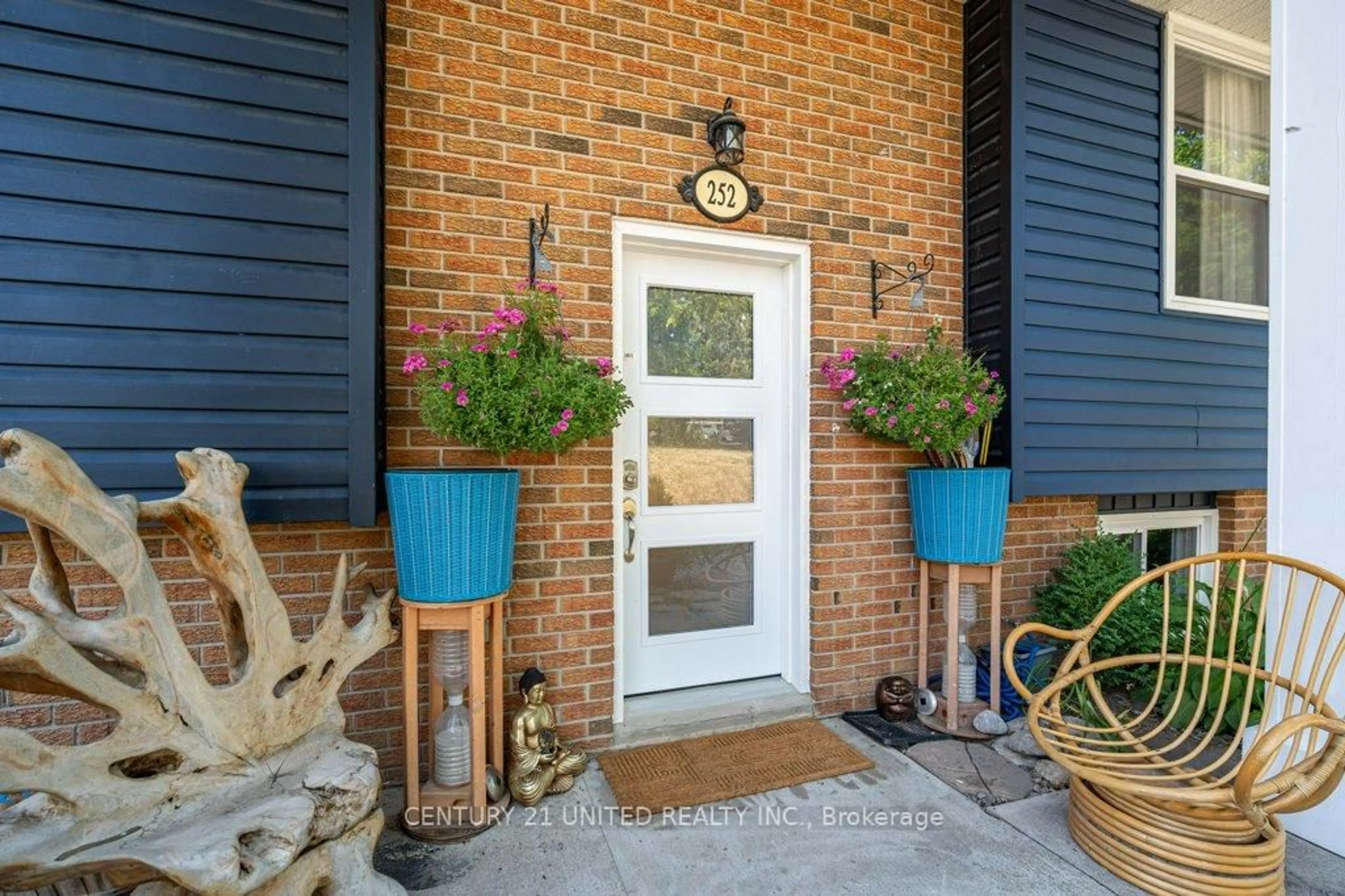 Unknown for 252 Queen St, Selwyn Ontario K0L 2H0