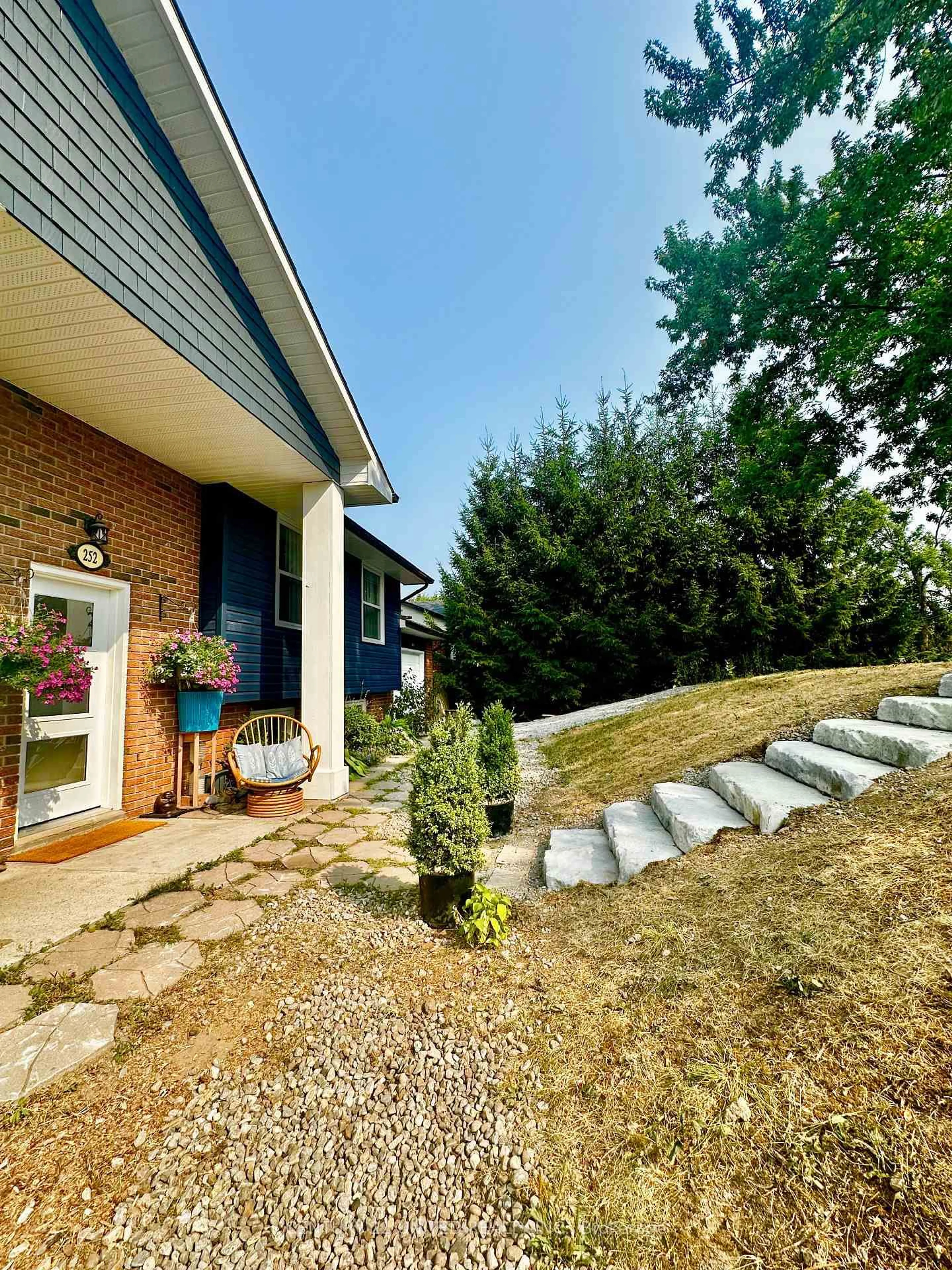 Home with brick exterior material, unknown for 252 Queen St, Selwyn Ontario K0L 2H0