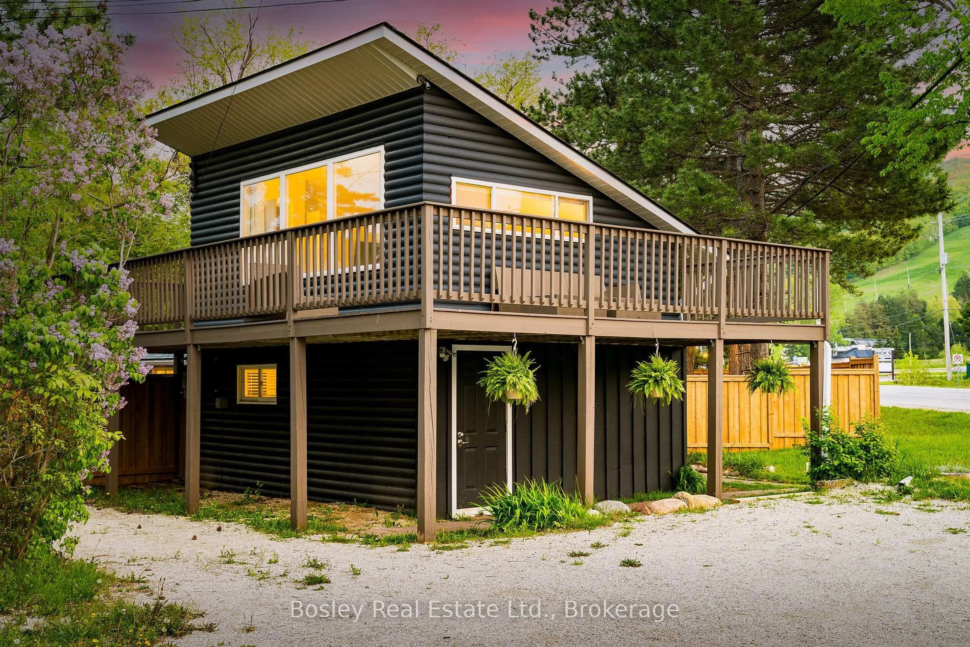 Unknown for 102 HELEN St, Blue Mountains Ontario L9Y 3Z2