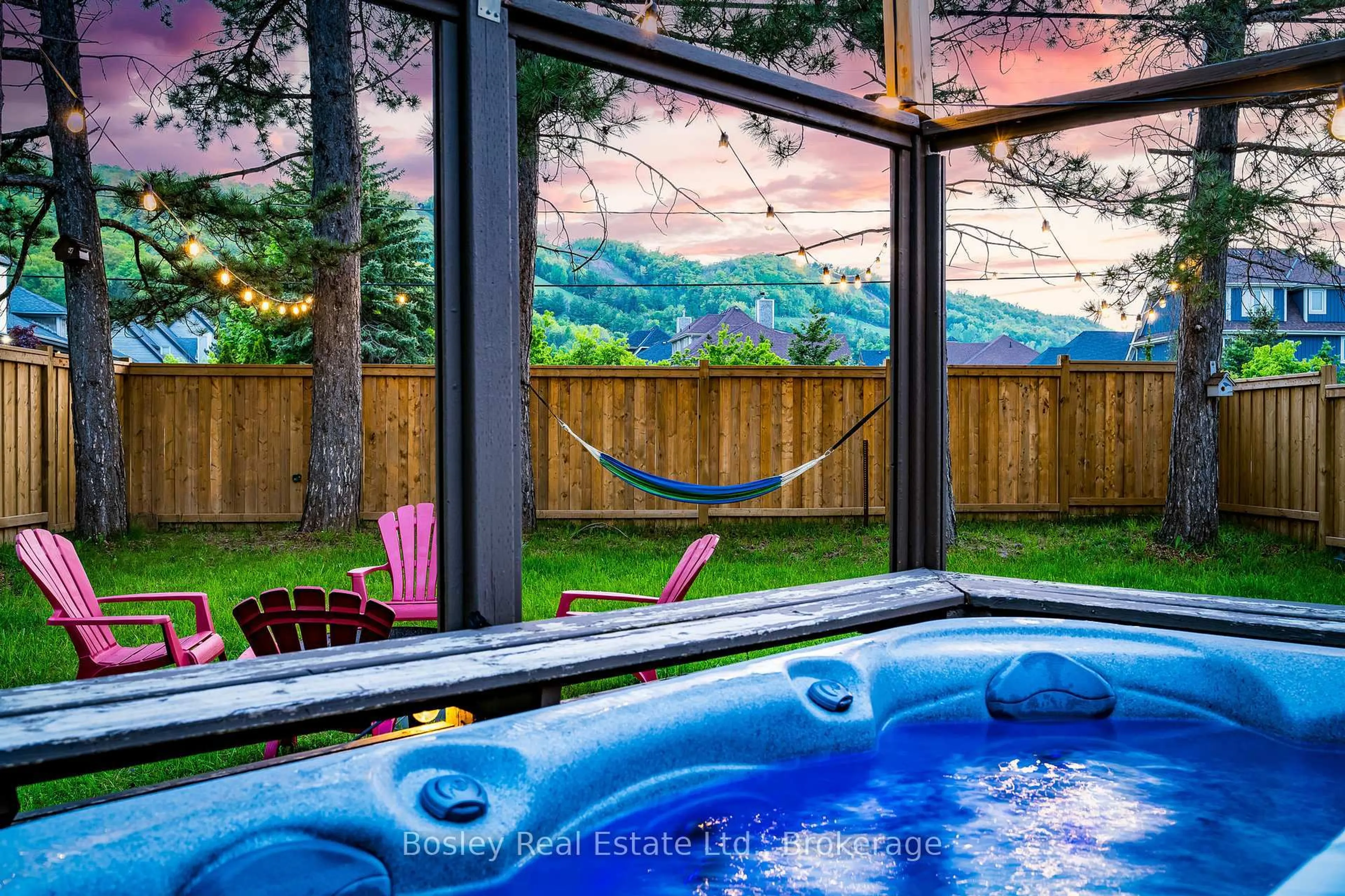Patio, mountain view for 102 HELEN St, Blue Mountains Ontario L9Y 3Z2