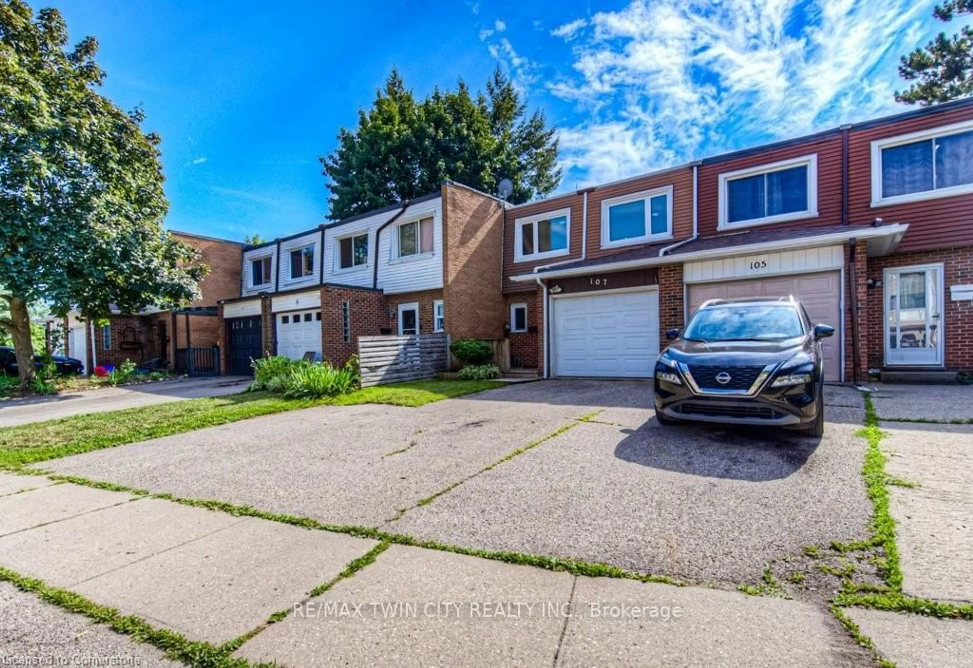 A pic from outside/outdoor area/front of a property/back of a property/a pic from drone, street for 107 Charles Best Pl, Kitchener Ontario N2M 5A4