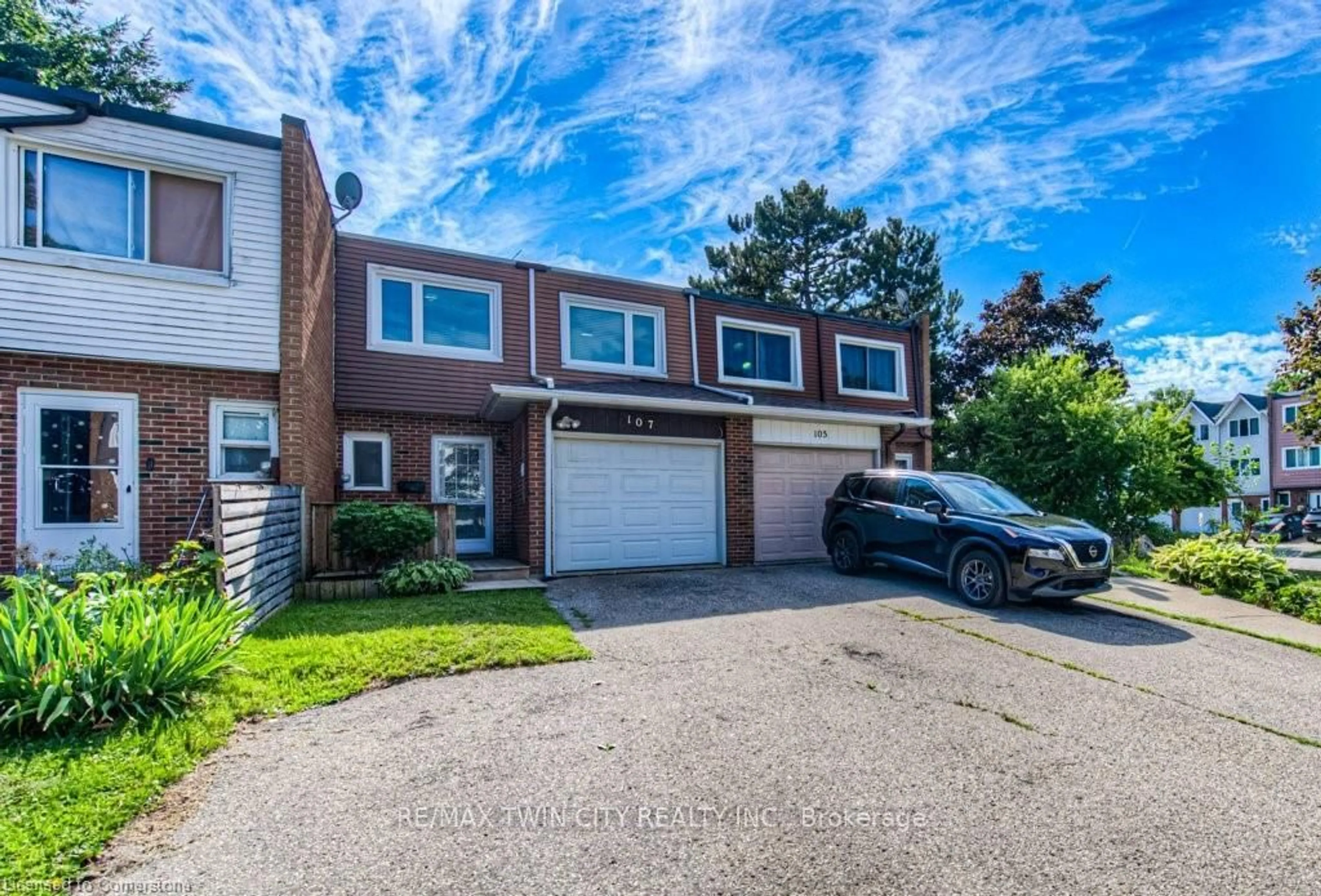 A pic from outside/outdoor area/front of a property/back of a property/a pic from drone, street for 107 Charles Best Pl, Kitchener Ontario N2M 5A4