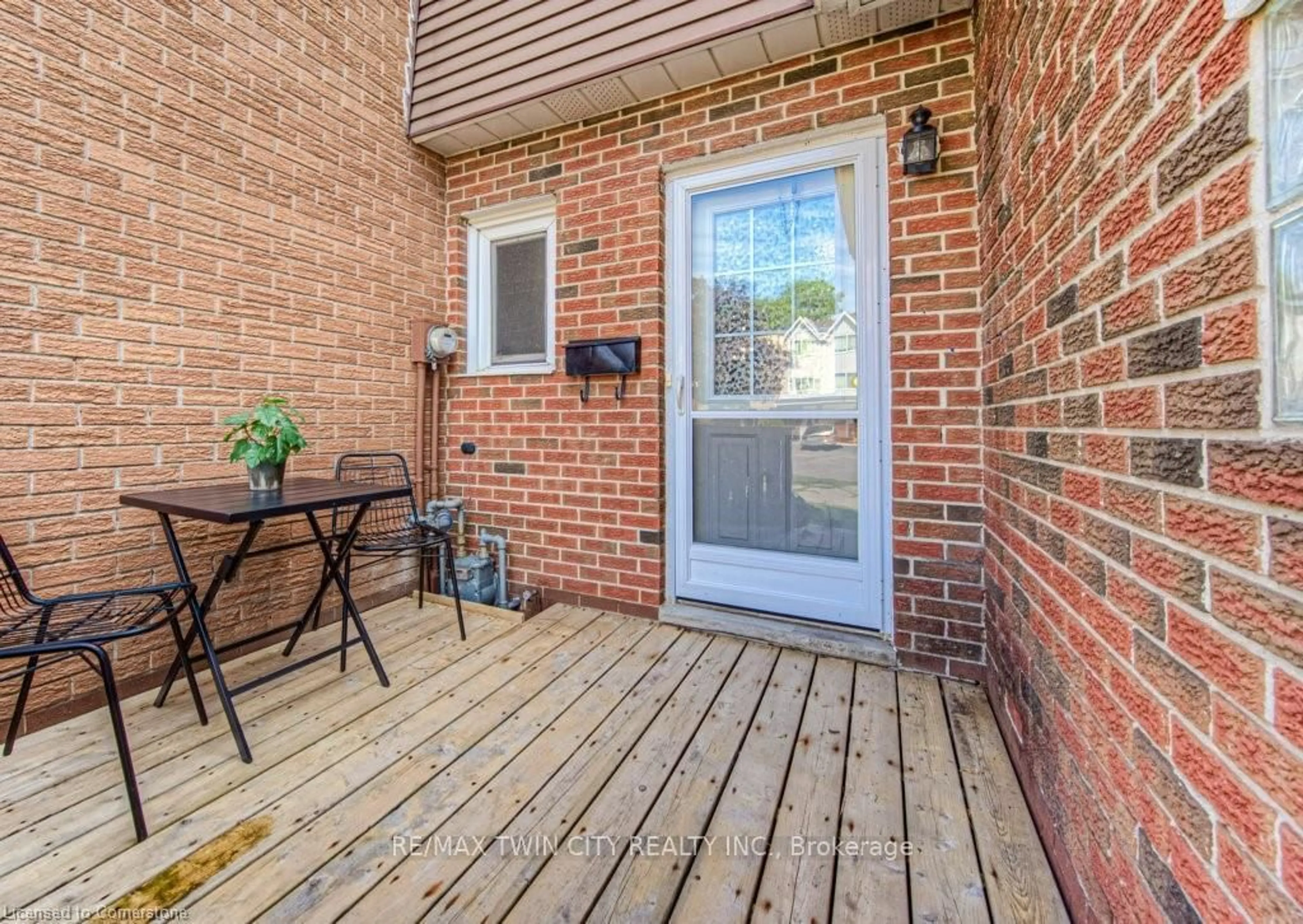 Patio, street for 107 Charles Best Pl, Kitchener Ontario N2M 5A4