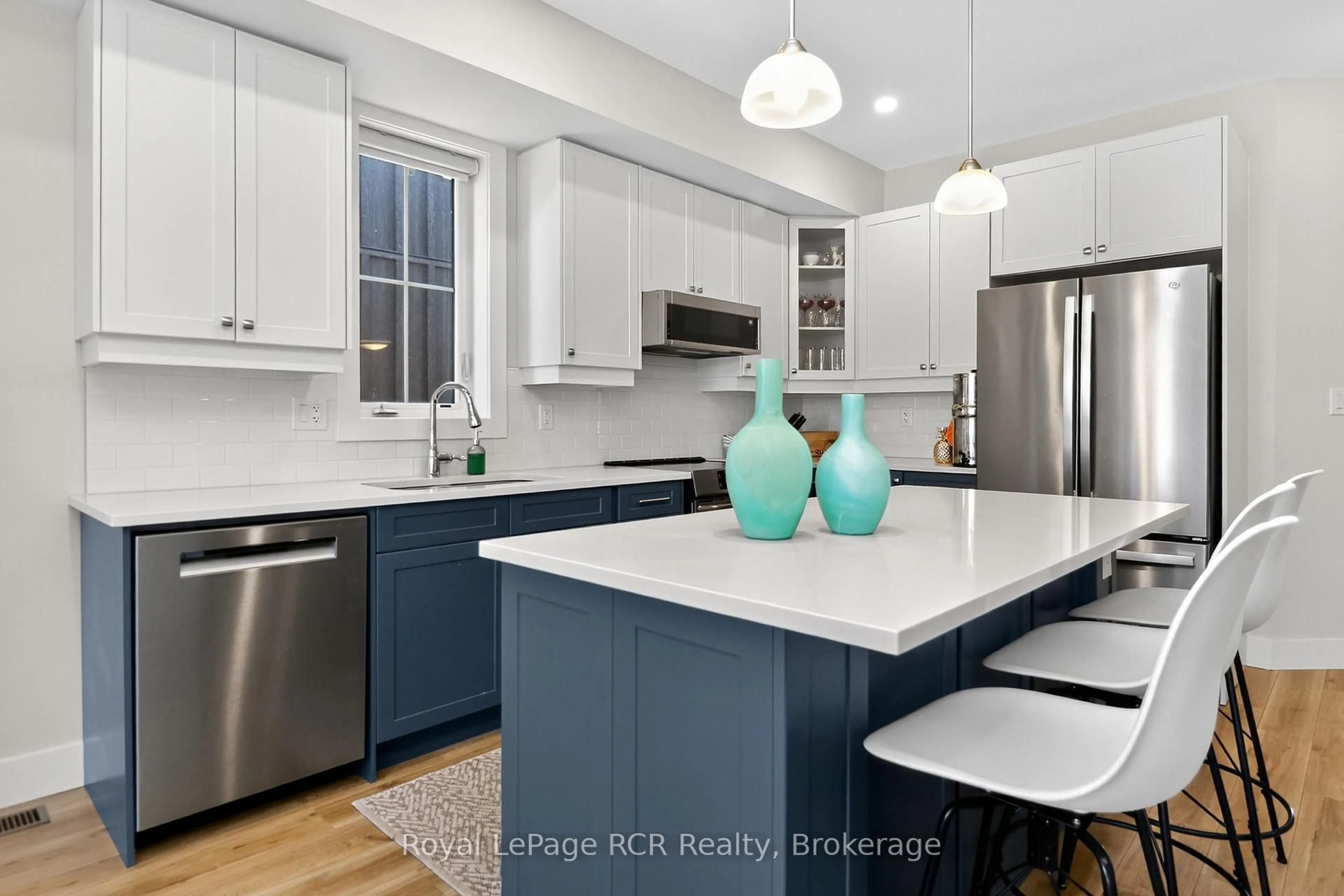 Open concept kitchen, unknown for 130 Courtland St, Blue Mountains Ontario L9Y 5L8