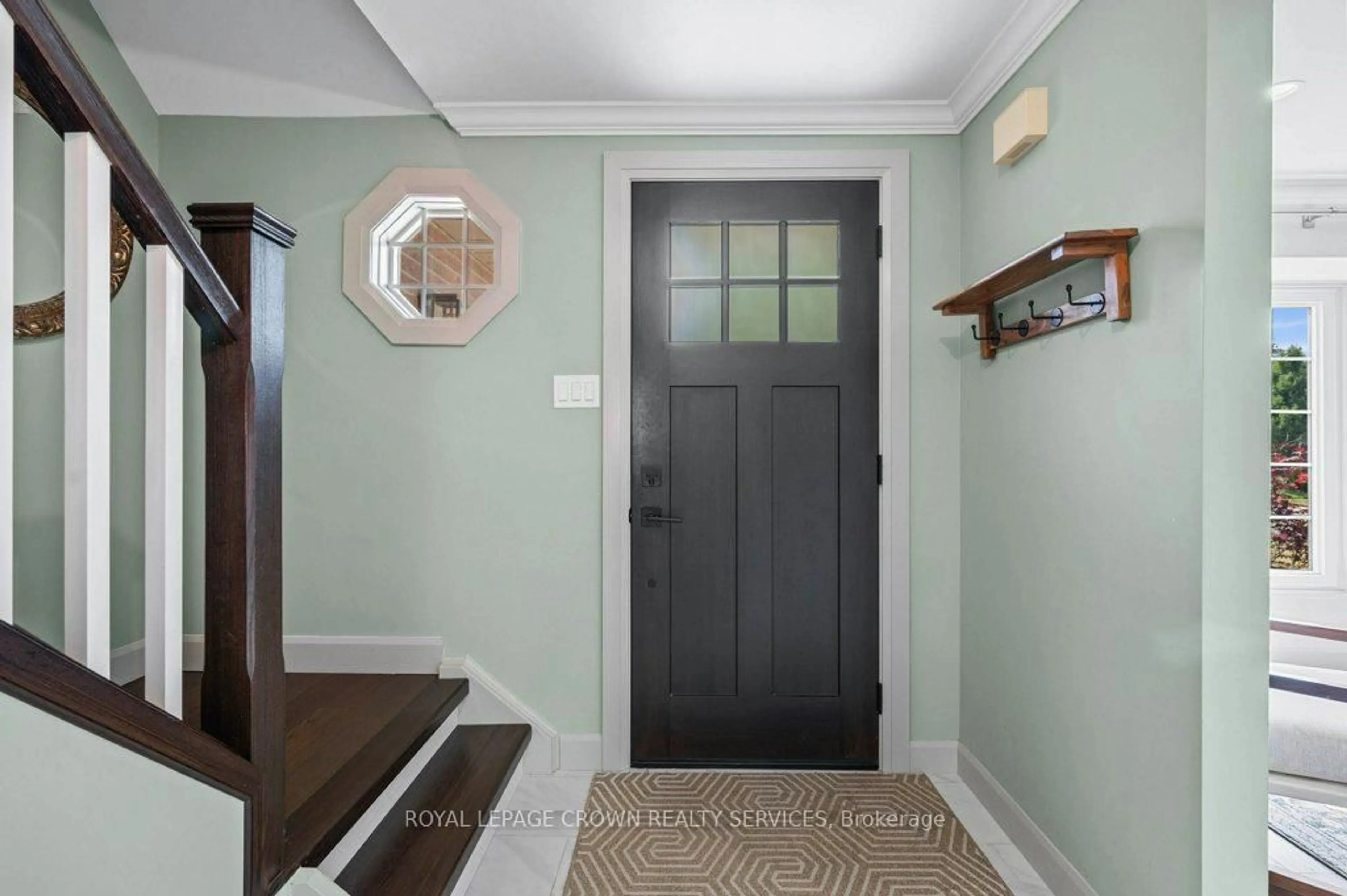 Indoor entryway for 18 Alona Ave, Cambridge Ontario N3C 3Y5