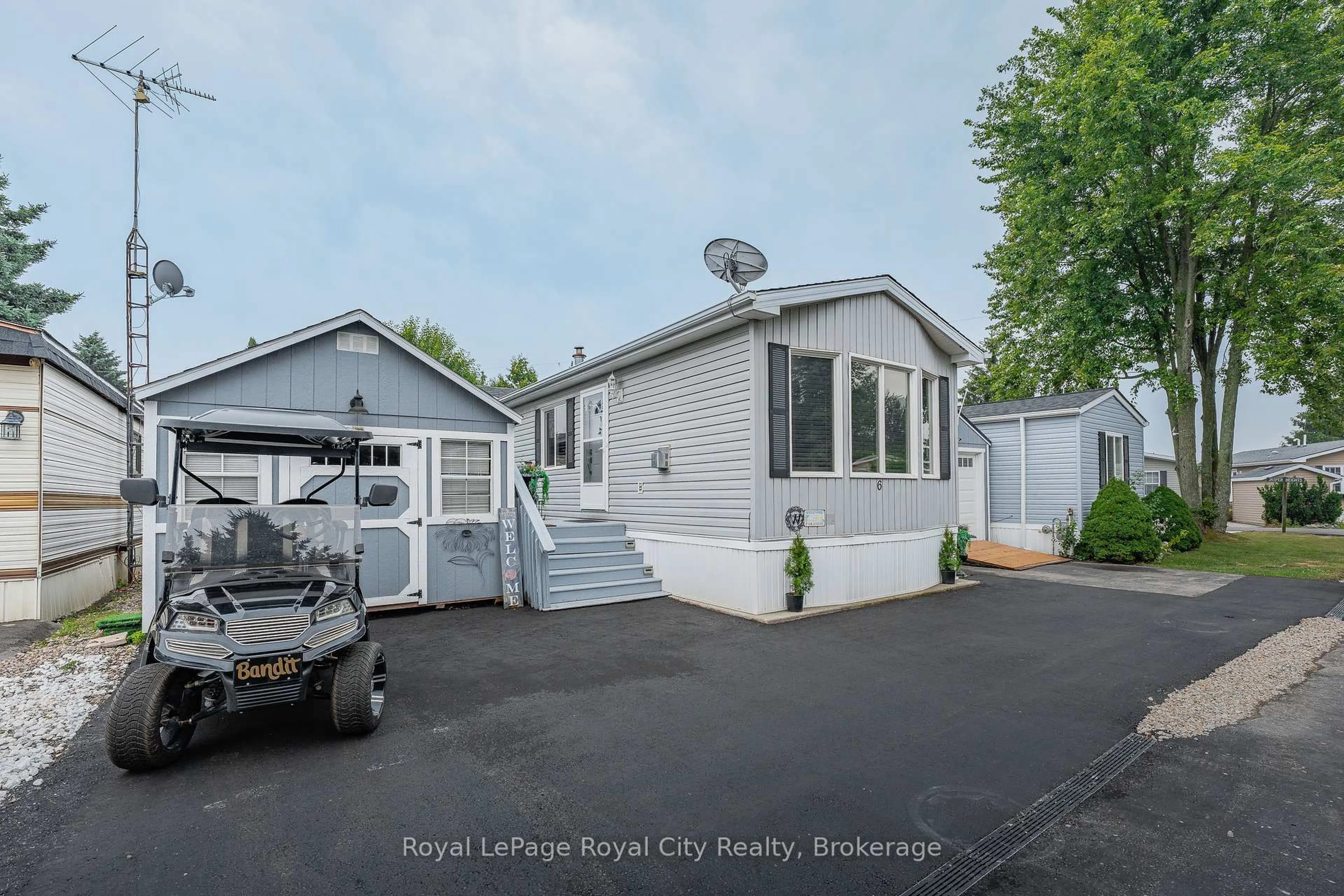 Home with vinyl exterior material, street for 6 Water St, Puslinch Ontario N1H 6H9
