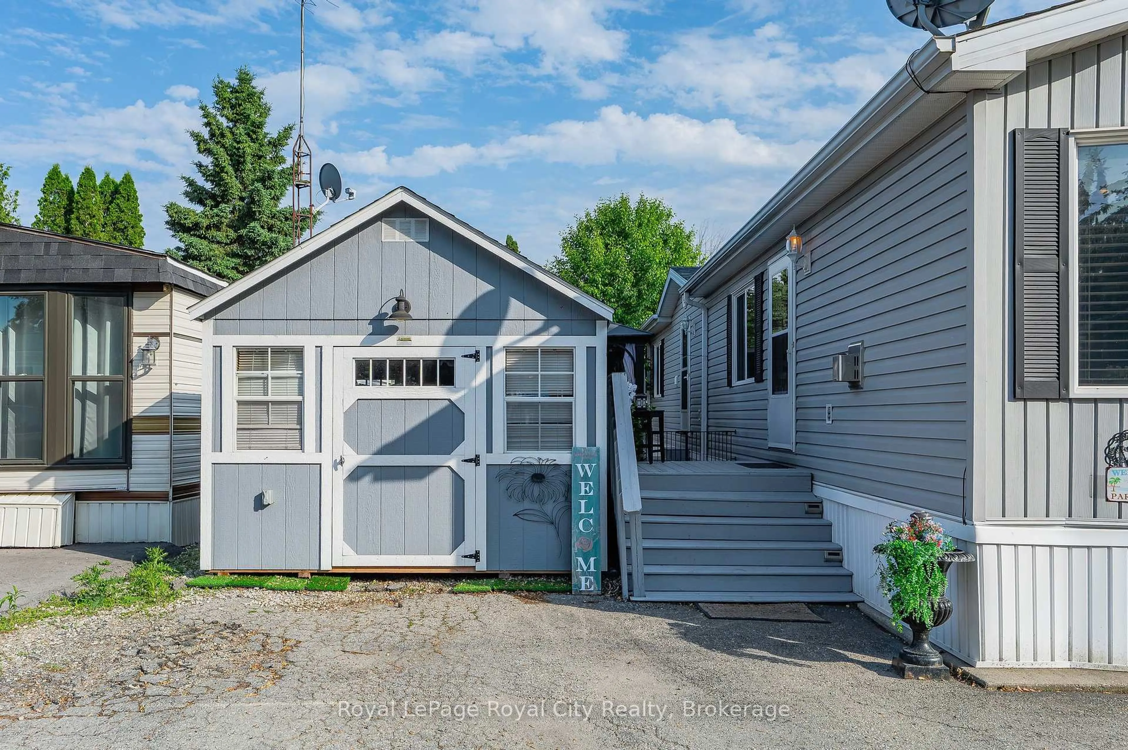 Unknown for 6 Water St, Puslinch Ontario N1H 6H9