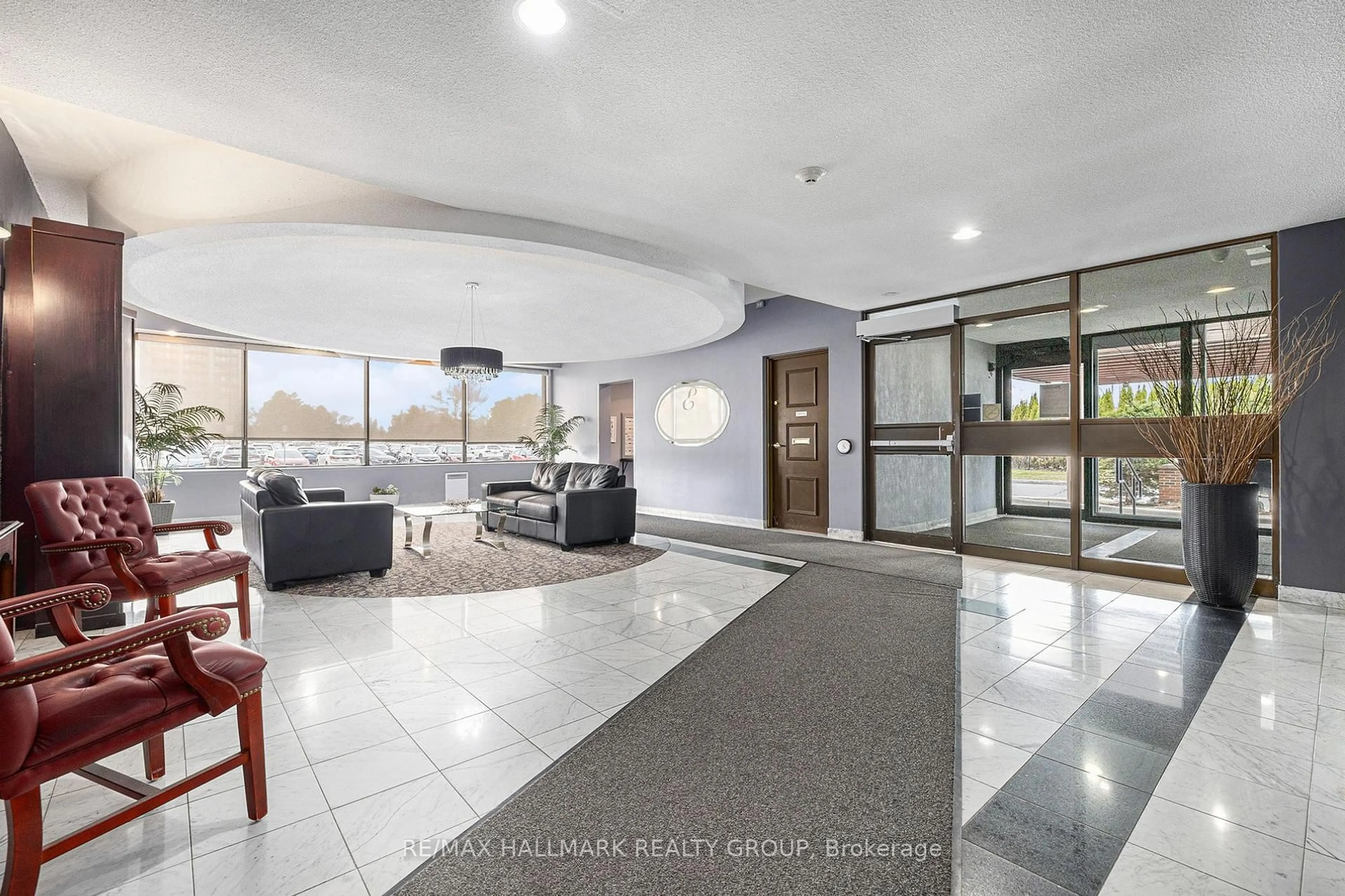 Indoor foyer for 50 Emmerson Ave #101, Ottawa Ontario K1Y 4P7