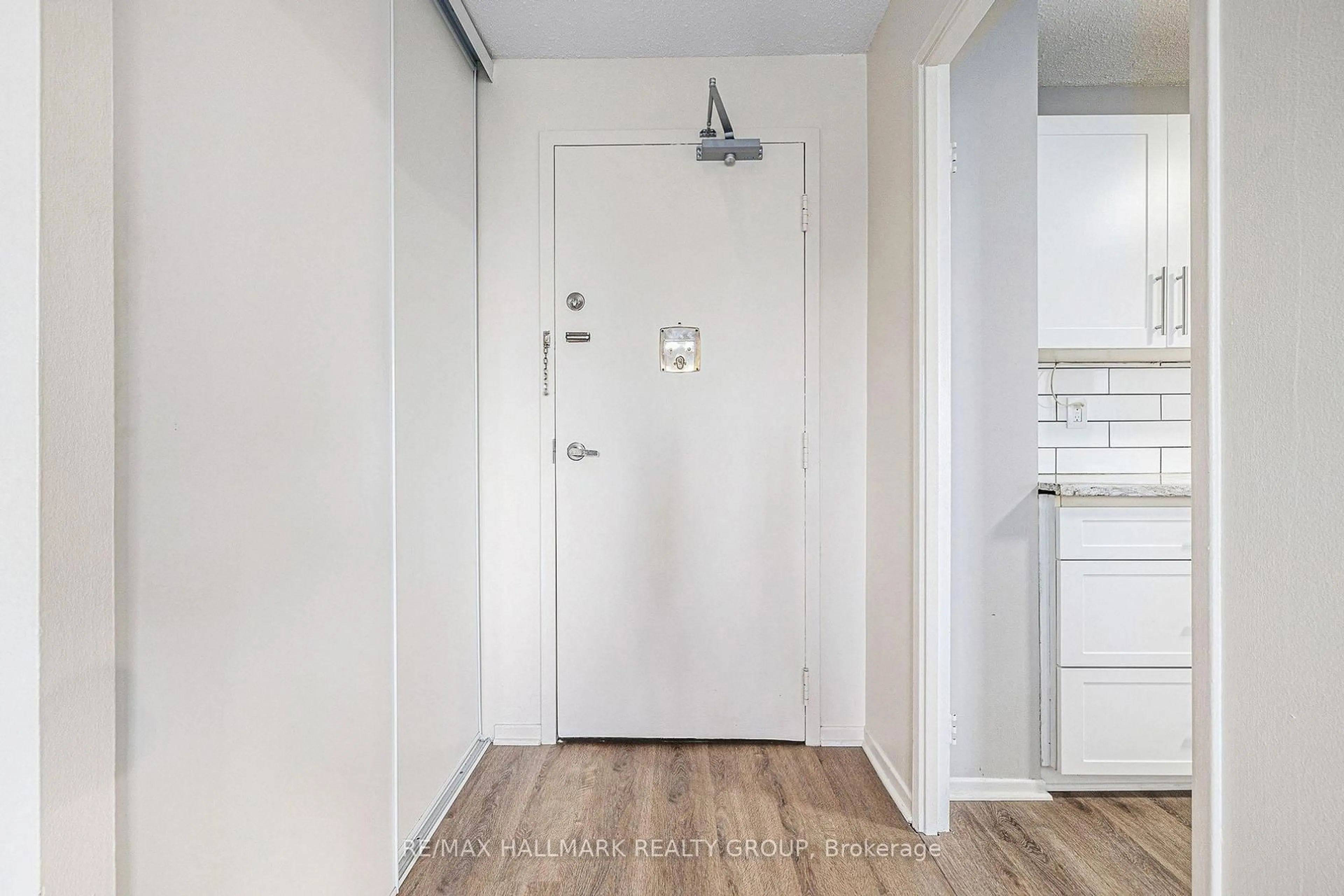 Indoor entryway for 50 Emmerson Ave #101, Ottawa Ontario K1Y 4P7