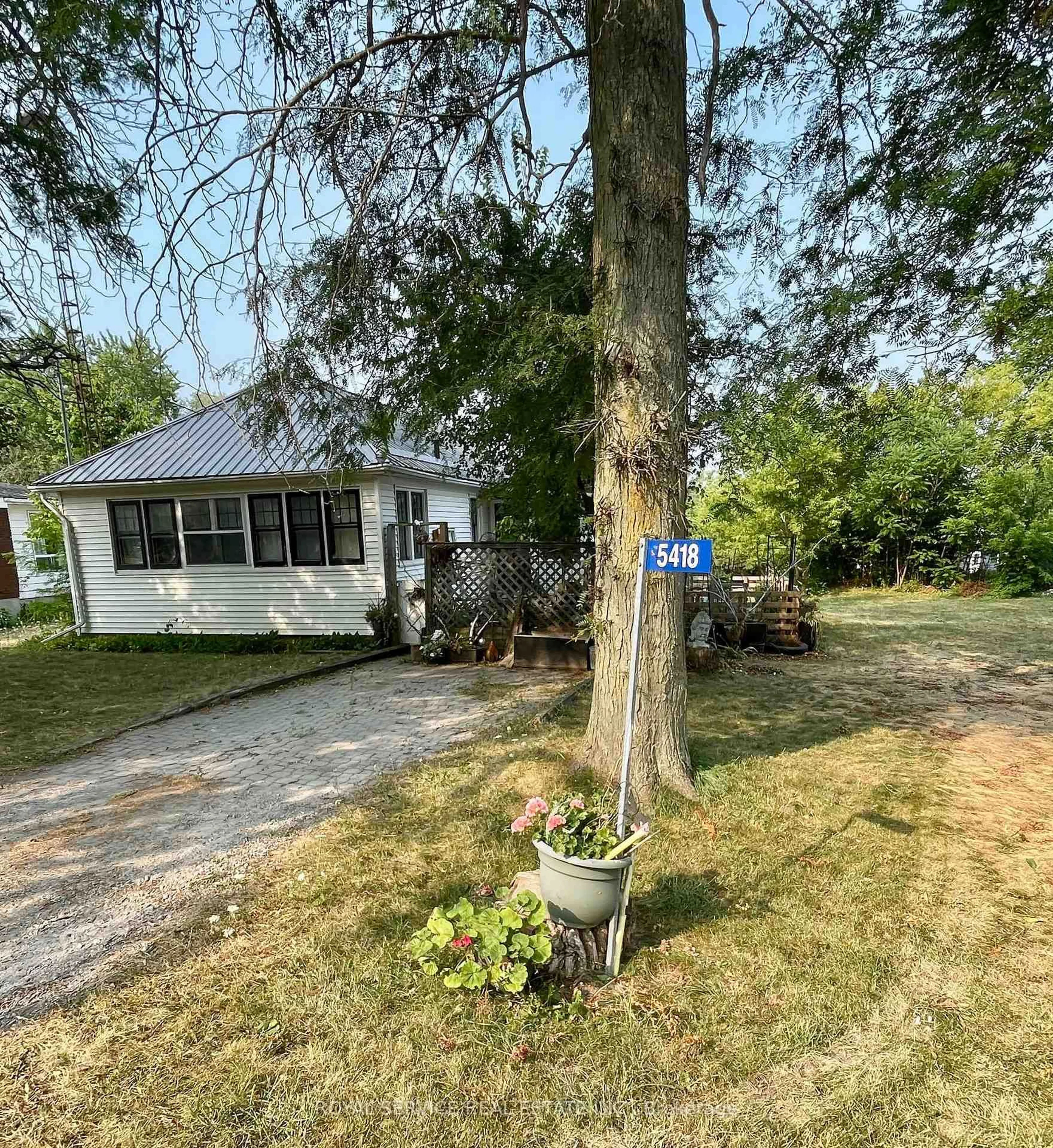A pic from outside/outdoor area/front of a property/back of a property/a pic from drone, street for 5418 Lakeshore Dr, Hamilton Township Ontario K0K 2H0