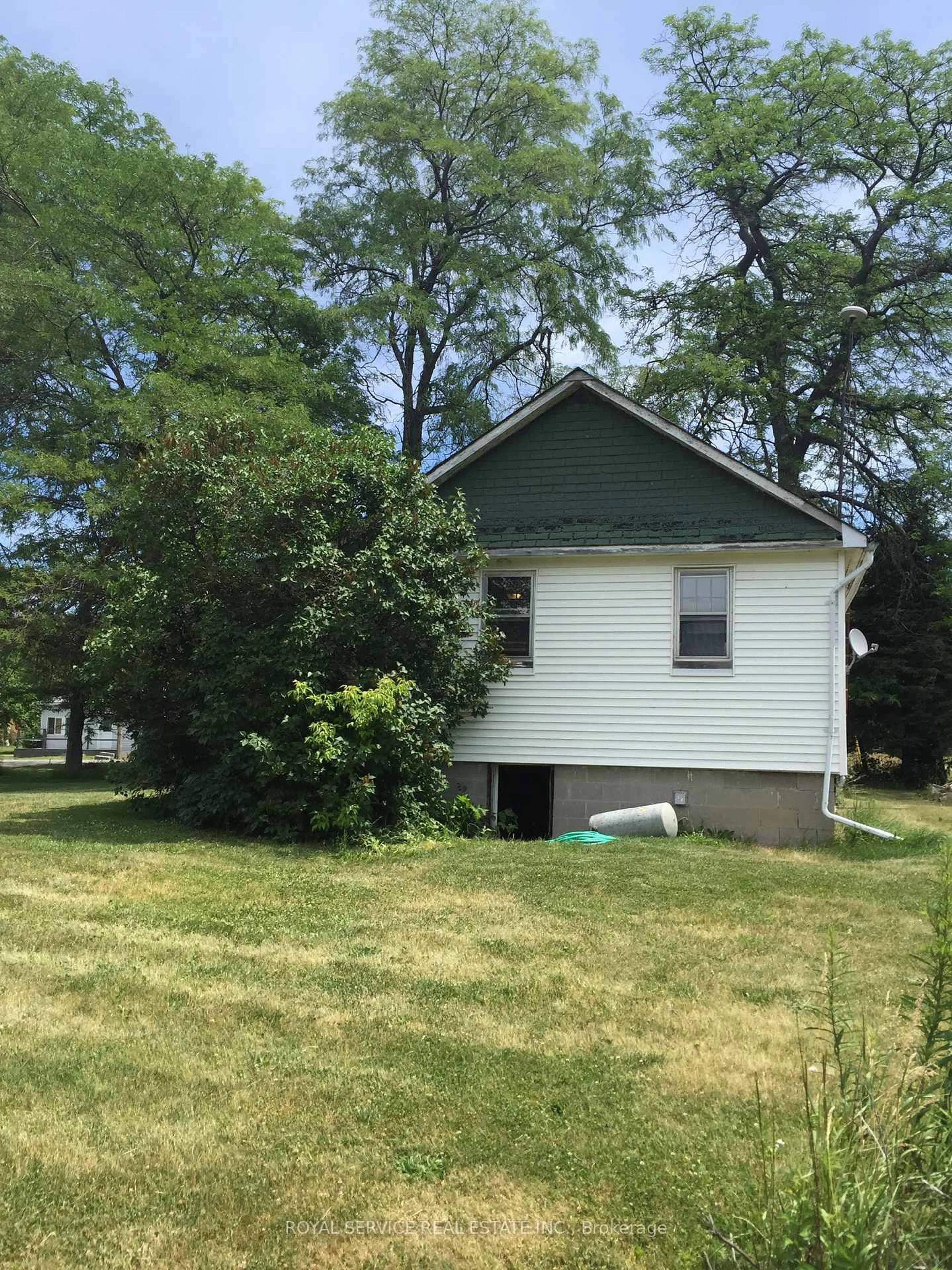 Home with vinyl exterior material, street for 5418 Lakeshore Dr, Hamilton Township Ontario K0K 2H0