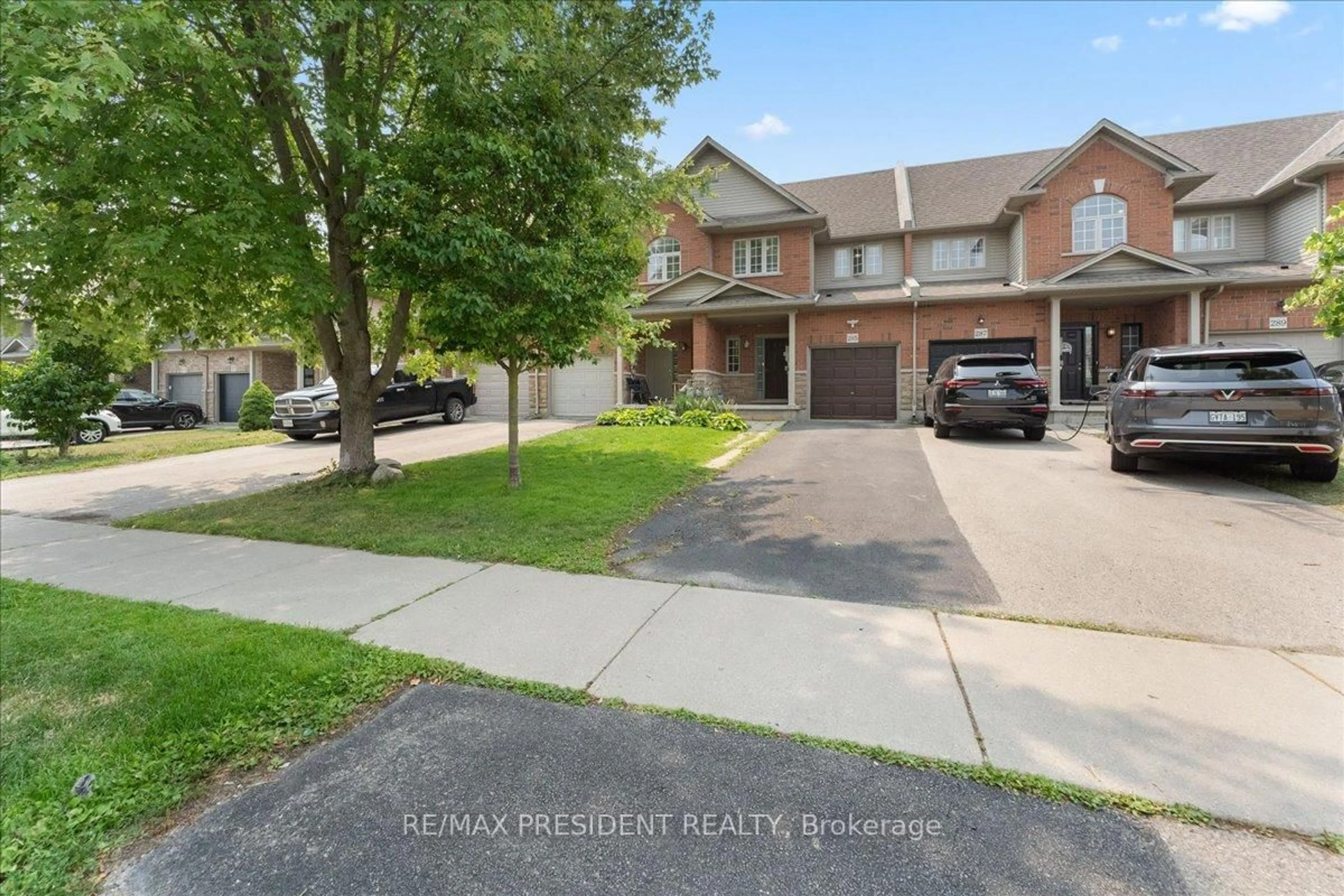A pic from outside/outdoor area/front of a property/back of a property/a pic from drone, street for 285 Southbrook Dr, Hamilton Ontario L0R 1C0