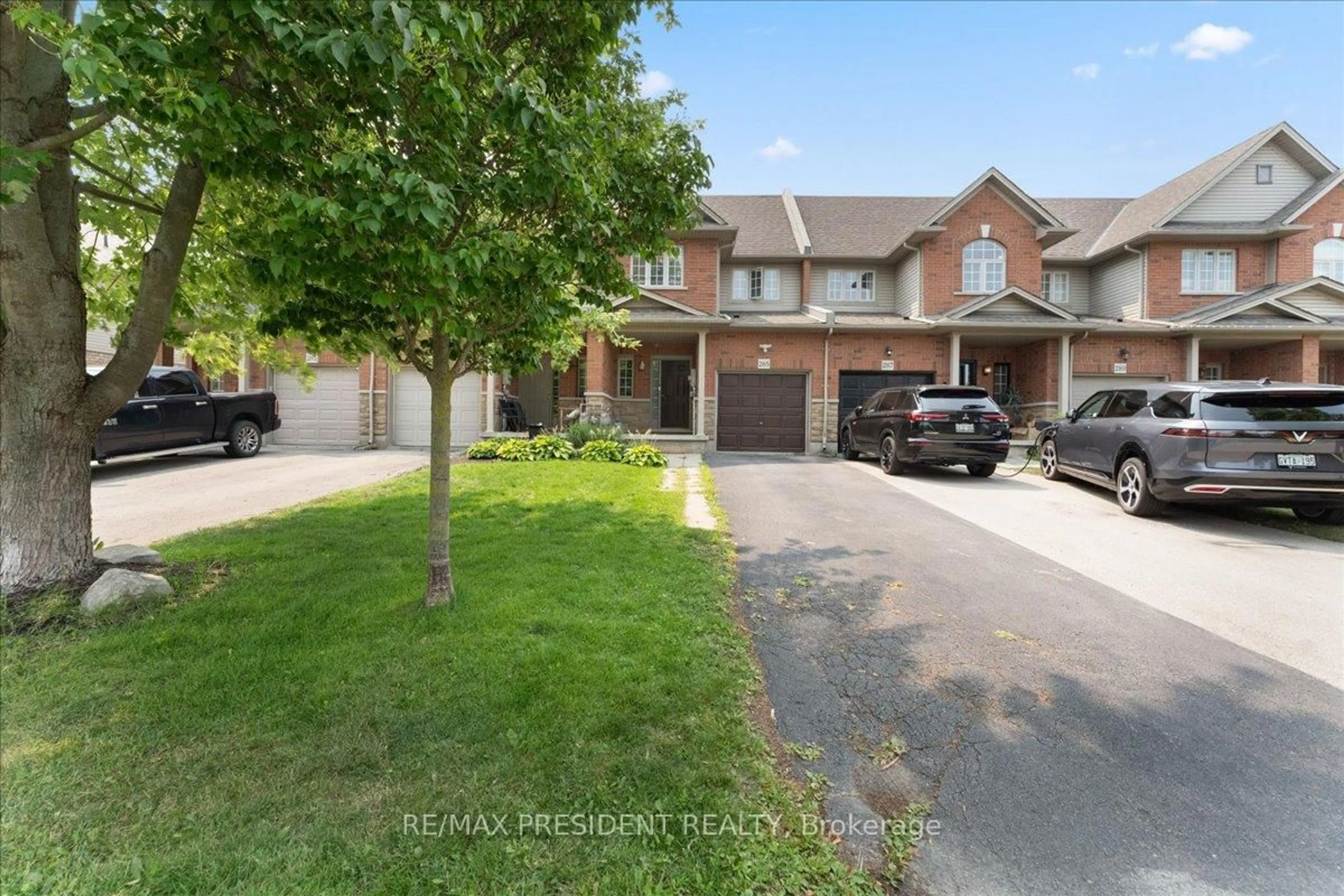 A pic from outside/outdoor area/front of a property/back of a property/a pic from drone, street for 285 Southbrook Dr, Hamilton Ontario L0R 1C0