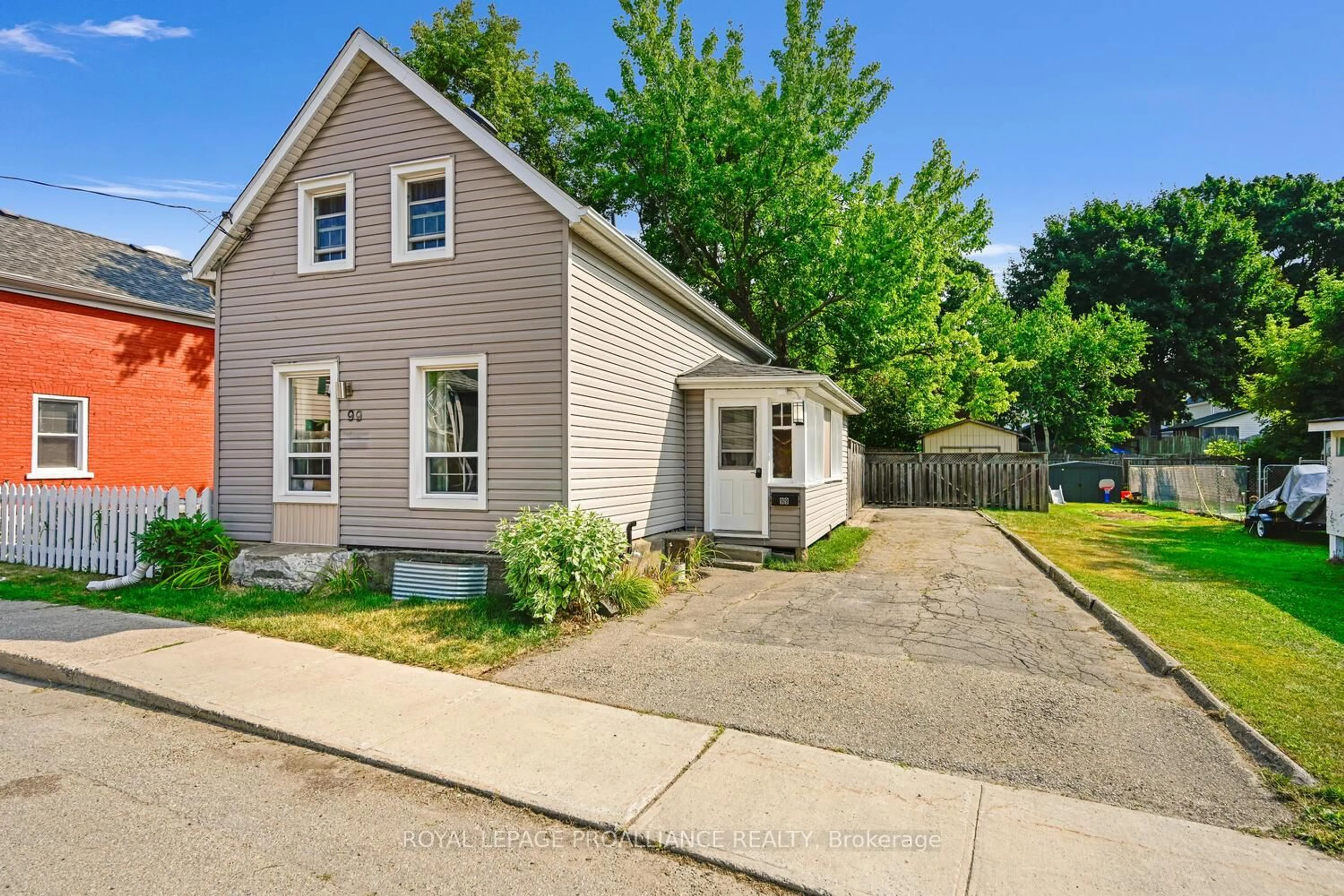Home with vinyl exterior material, street for 99 John St, Brockville Ontario K6V 5B3