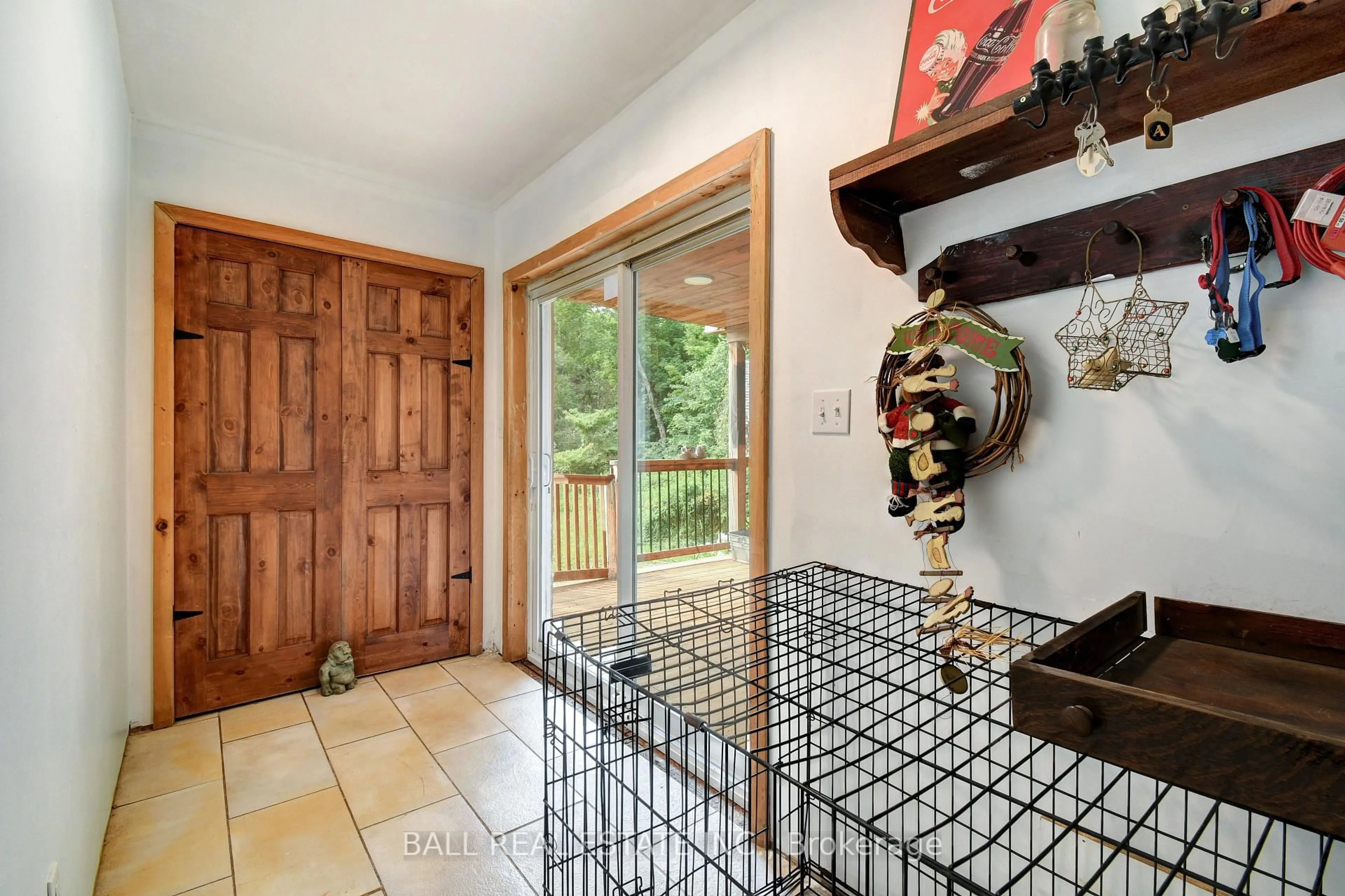 Indoor entryway for 1156 St Ola Rd, Hastings Ontario K0L 1W0
