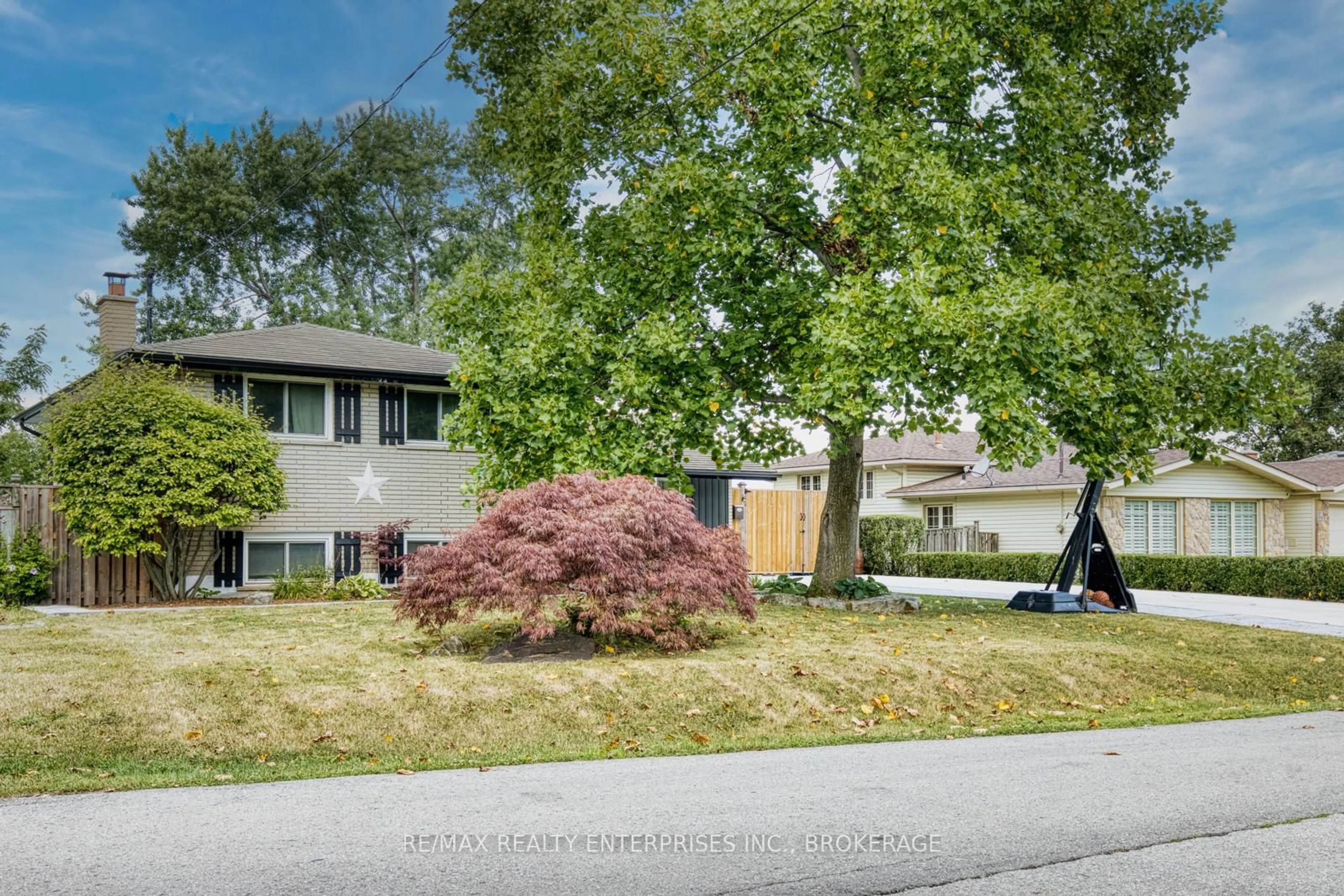 Unknown for 20 Karen Cres, Grimsby Ontario L3M 2E4