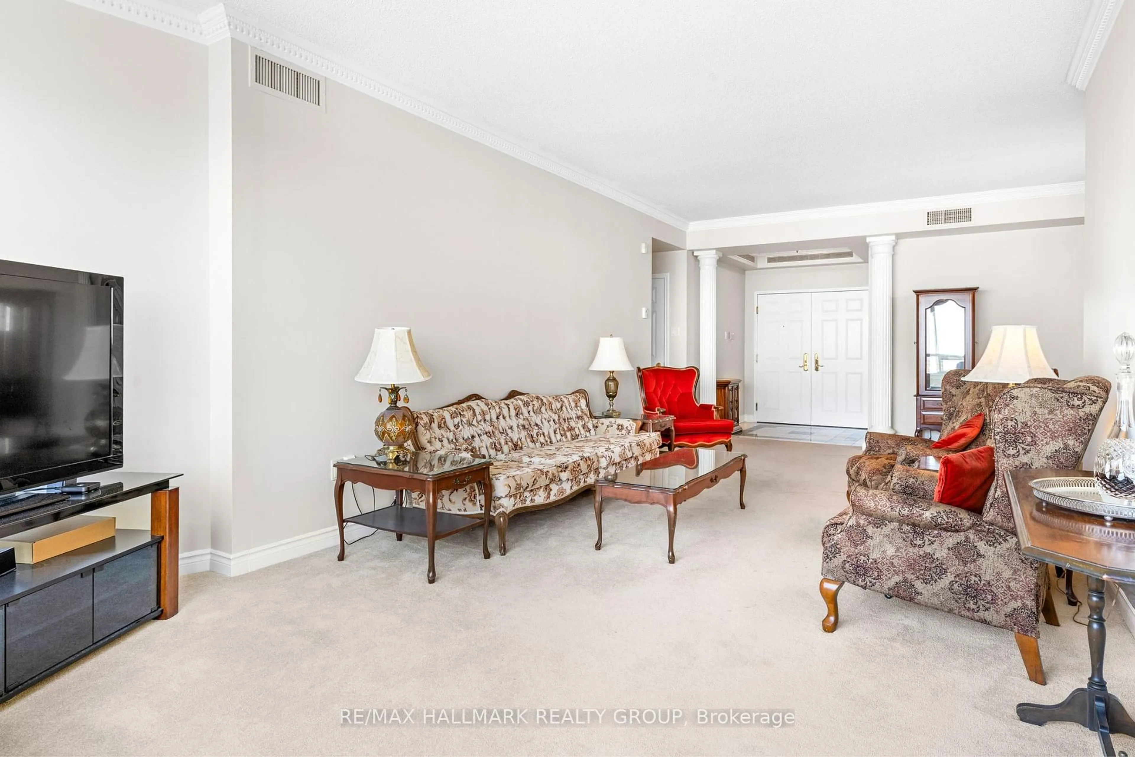 Living room with furniture, unknown for 1480 Riverside Dr #2403, Ottawa Ontario K1G 5H2