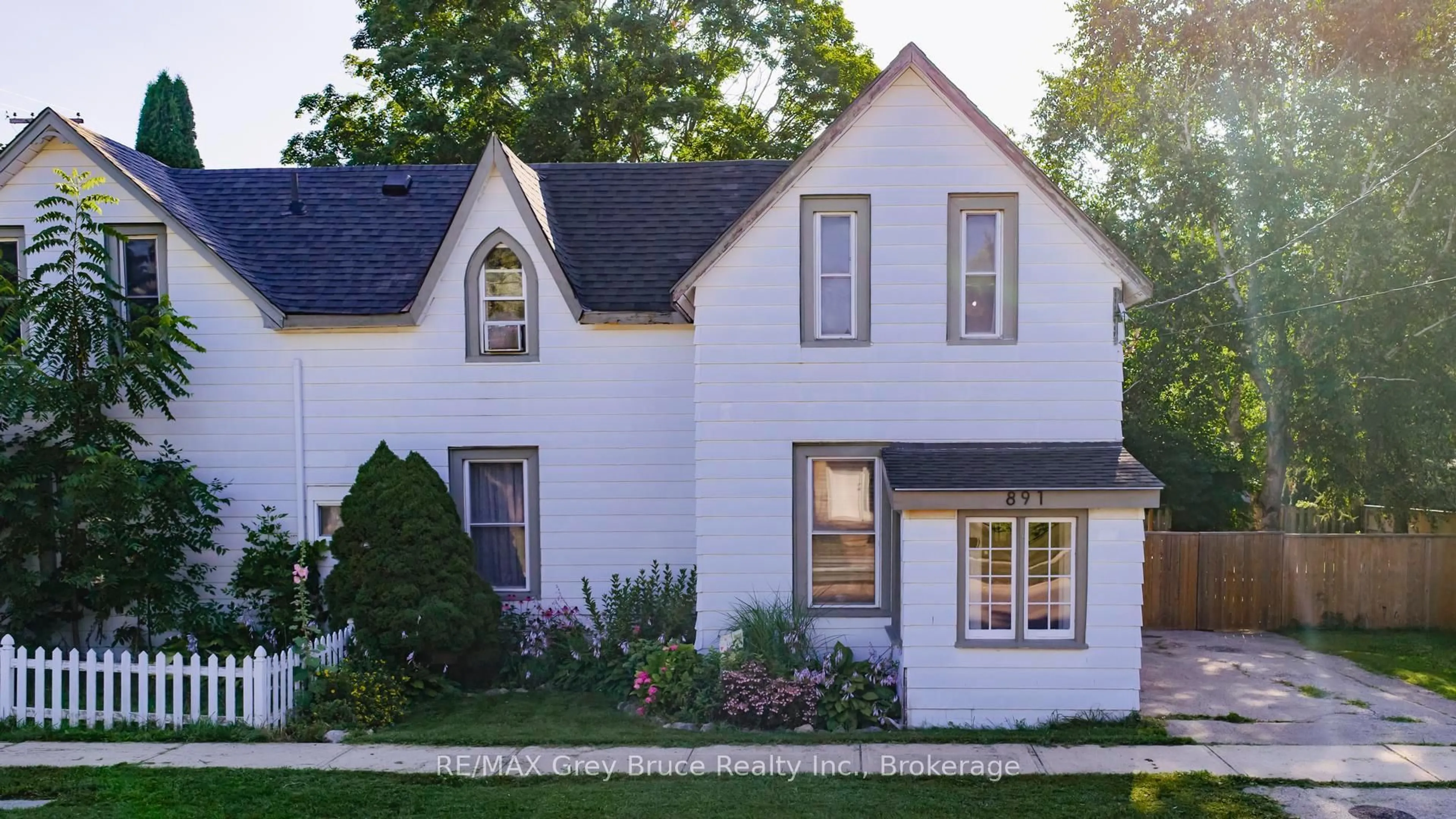 Home with brick exterior material, street for 891 6th Ave, Owen Sound Ontario N4K 5G3