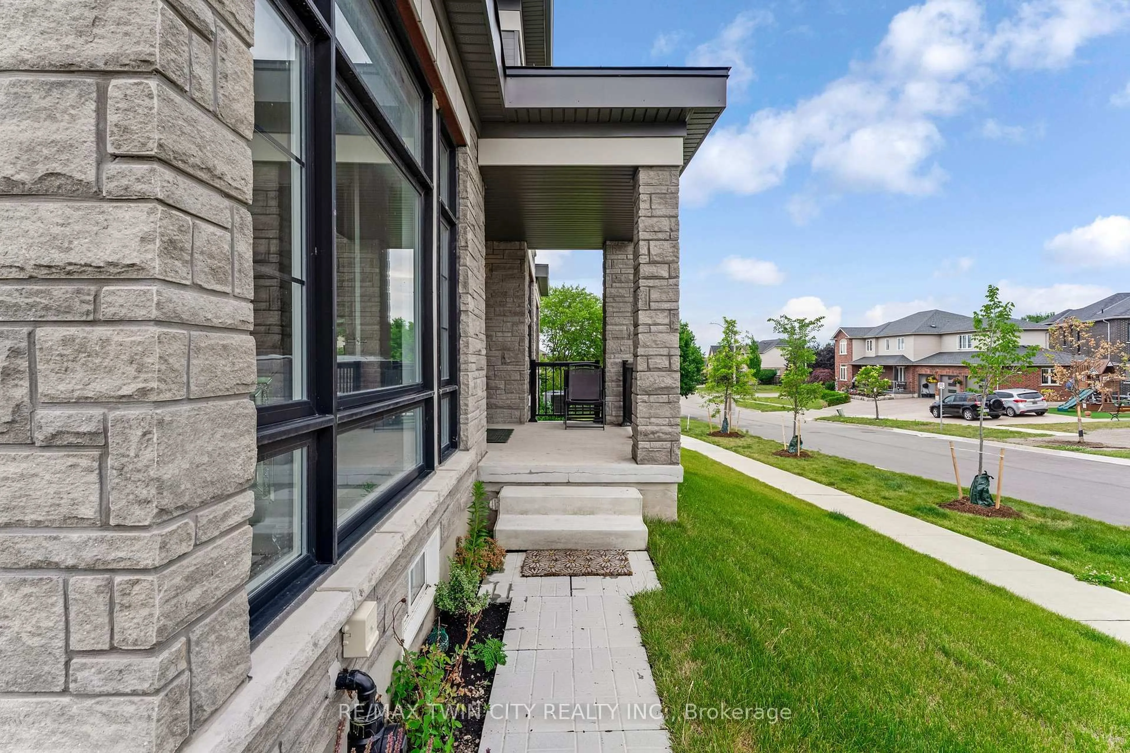 Home with brick exterior material, street for 172 Blacklock St, Cambridge Ontario N1S 0C6