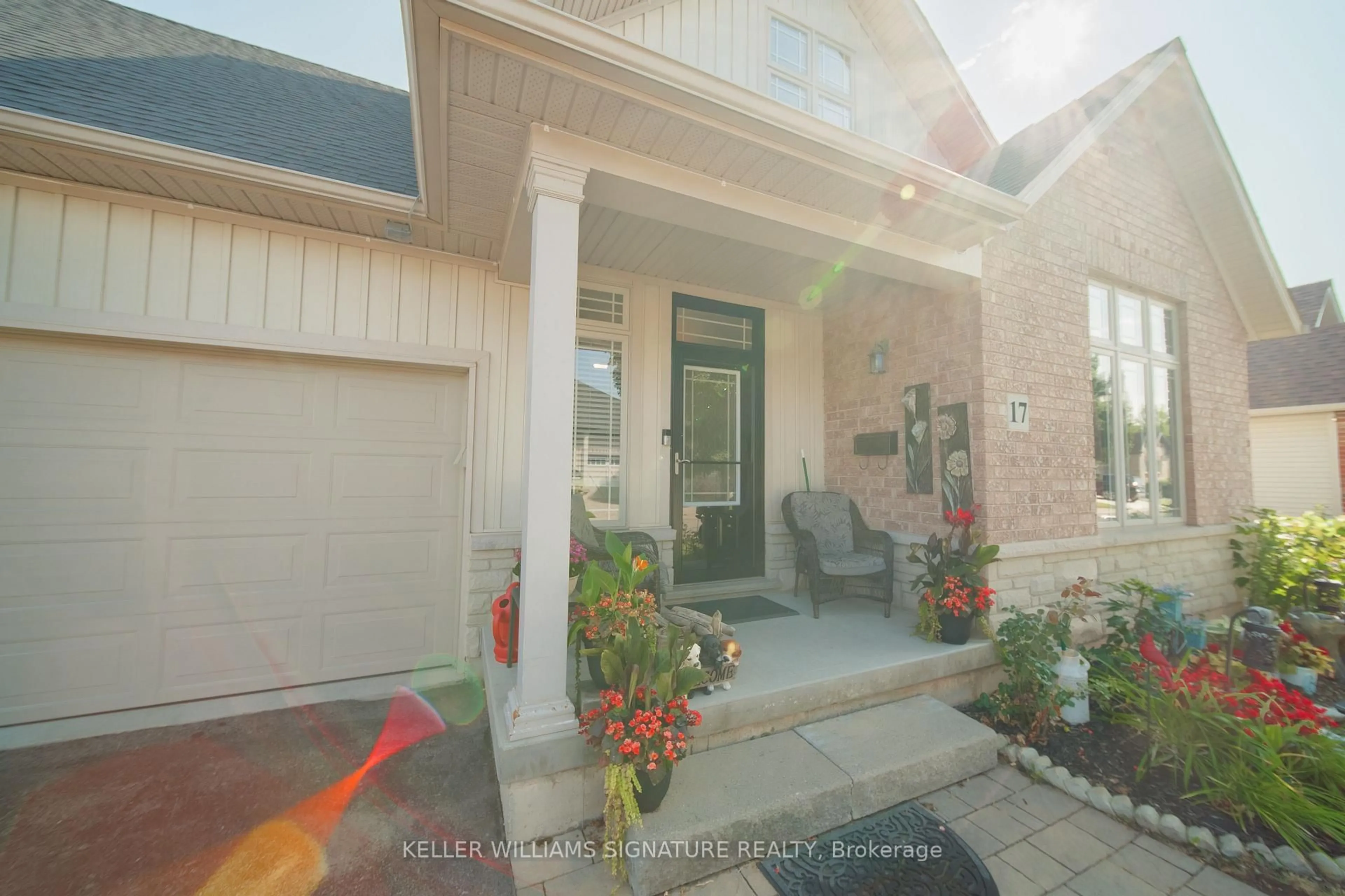 Indoor entryway for 31 Book Rd #17, Grimsby Ontario L3M 2M3