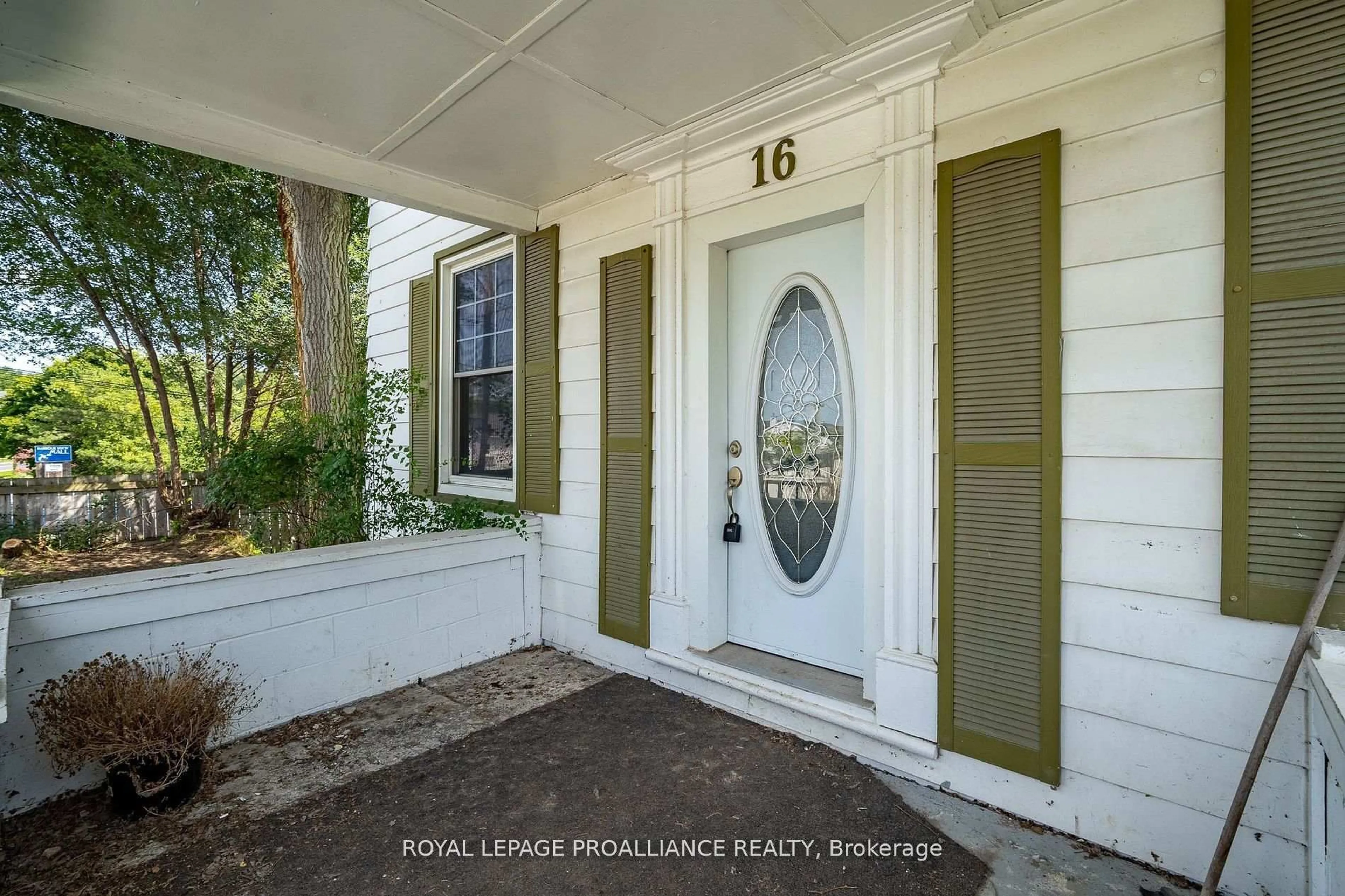 Indoor entryway for 16 Bridge St, Prince Edward County Ontario K0K 2T0