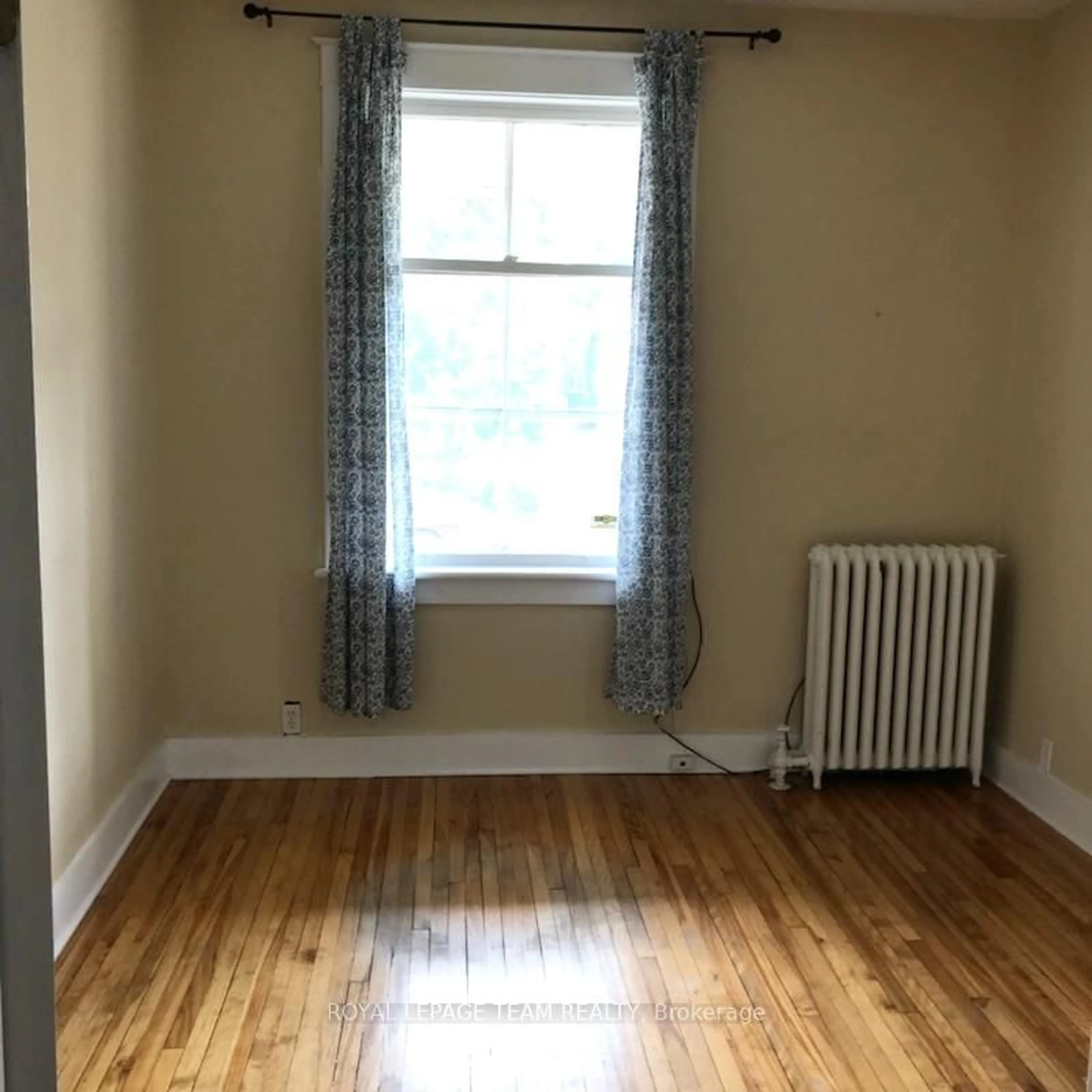A pic of a room for 196 & 198 Ivy Cres, Ottawa Ontario K1M 1X8
