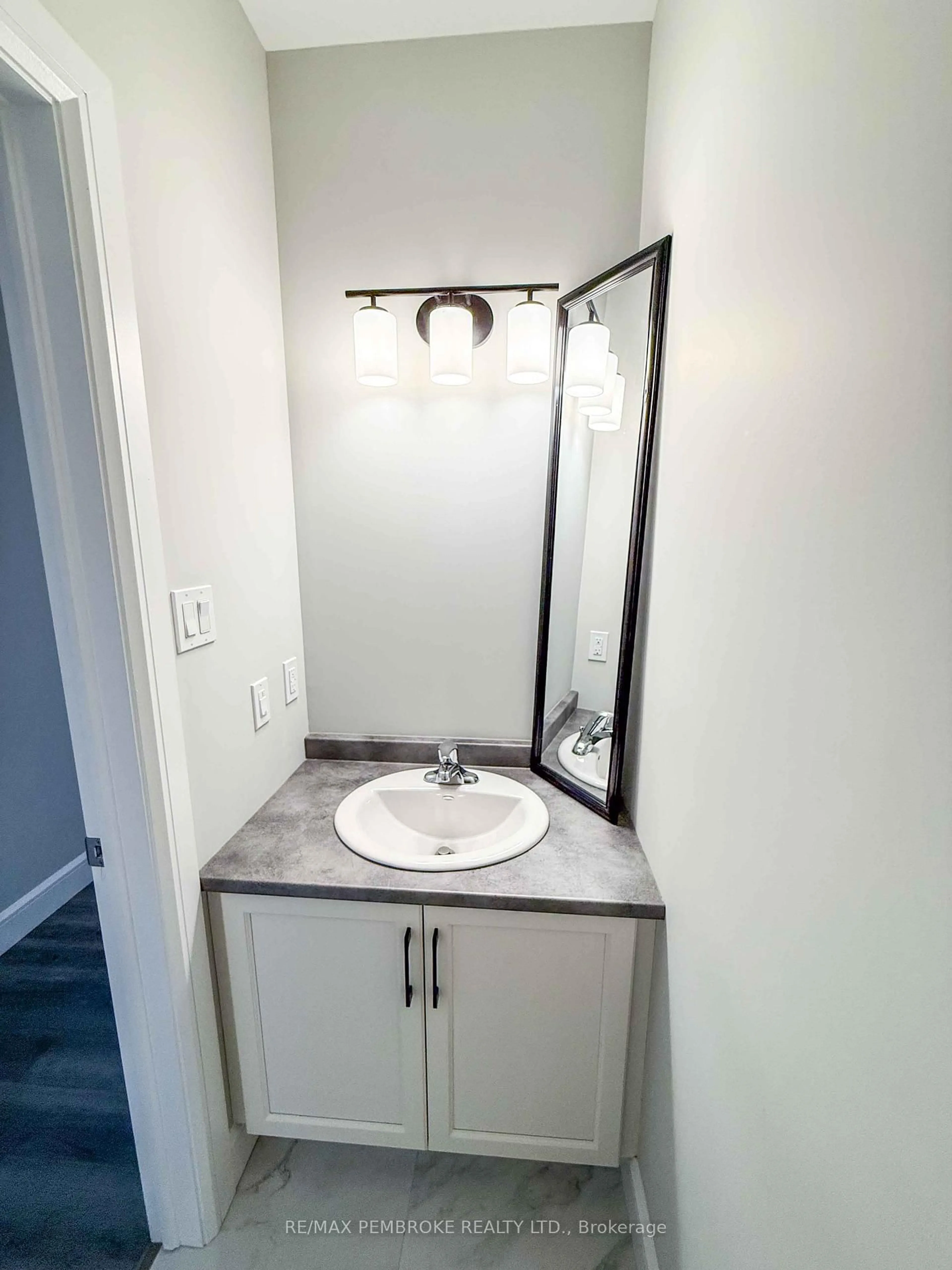Standard bathroom, unknown for 5 Chad St, Petawawa Ontario K8H 0G9