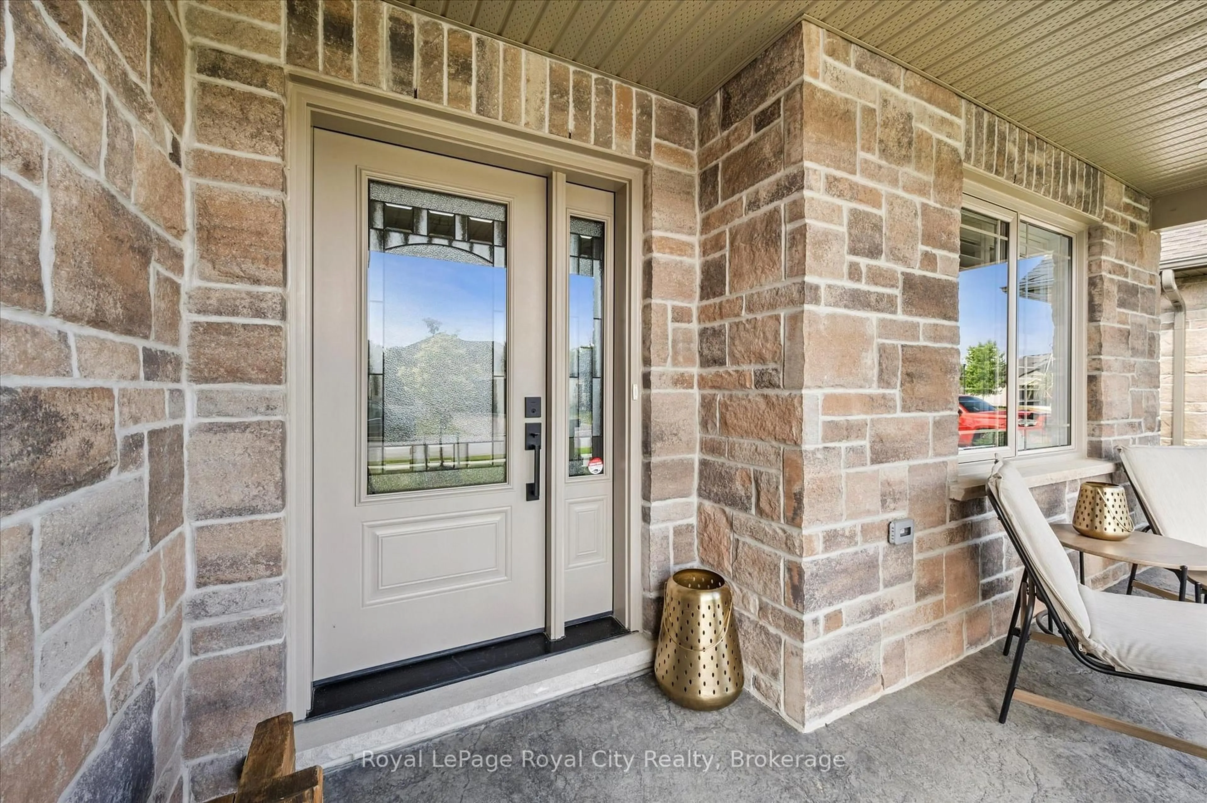 Indoor entryway for 20 Winchester Cres, North Perth Ontario N4W 0J8