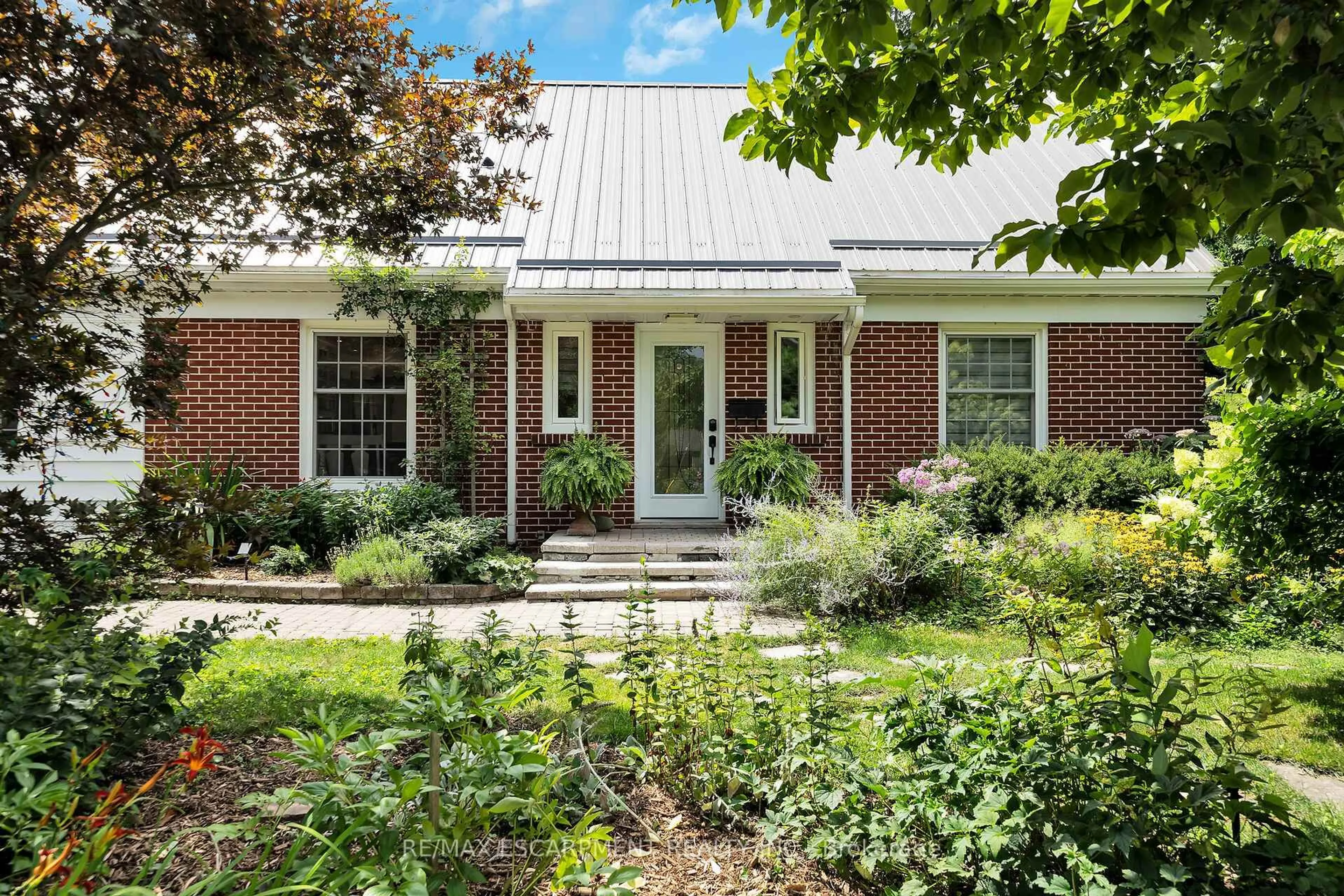 Home with brick exterior material, street for 14 SIMCOE Blvd, Norfolk Ontario N3Y 3L5