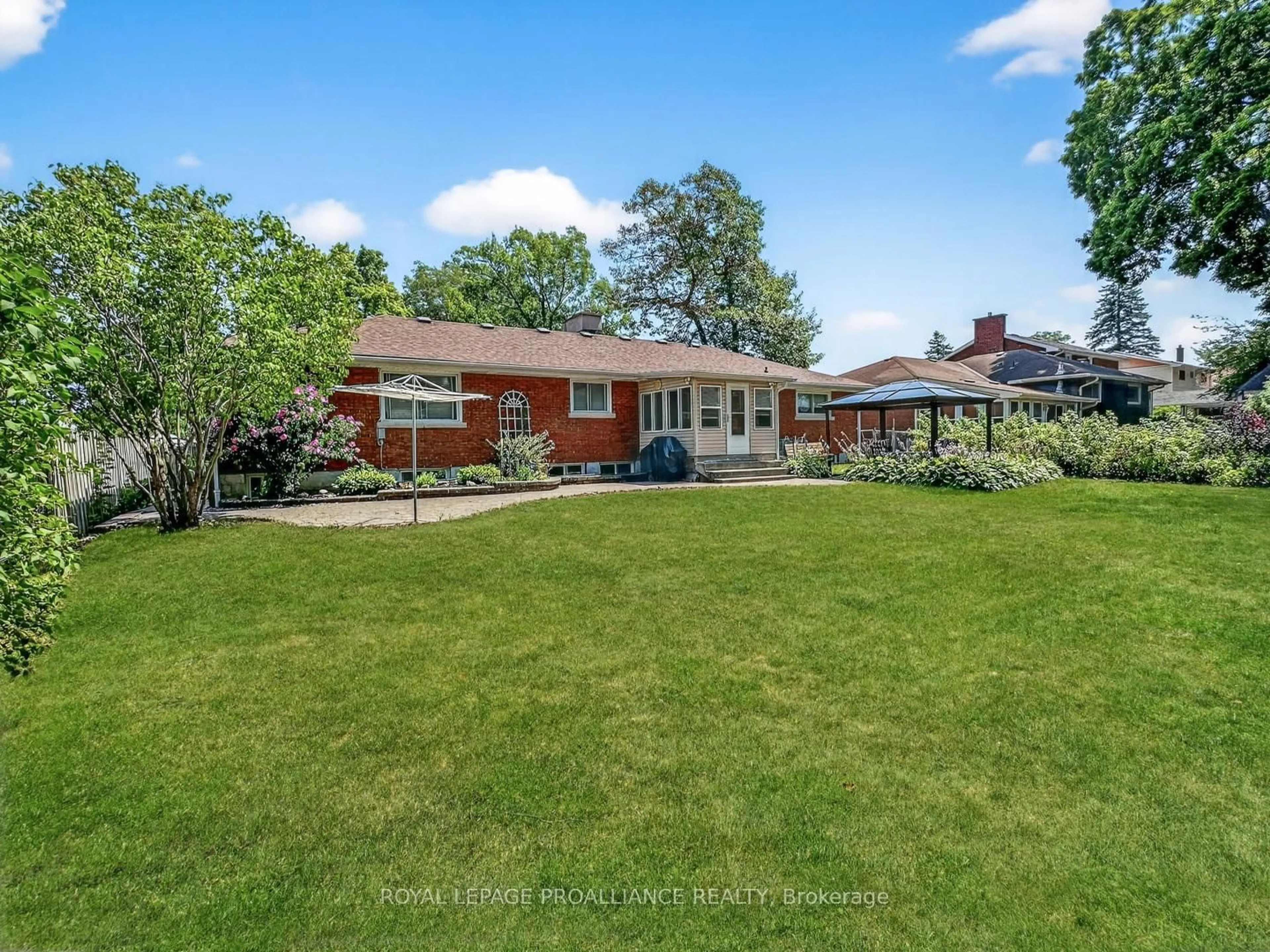 A pic from outside/outdoor area/front of a property/back of a property/a pic from drone, unknown for 52 Stanley Park Dr, Belleville Ontario K8N 4N2