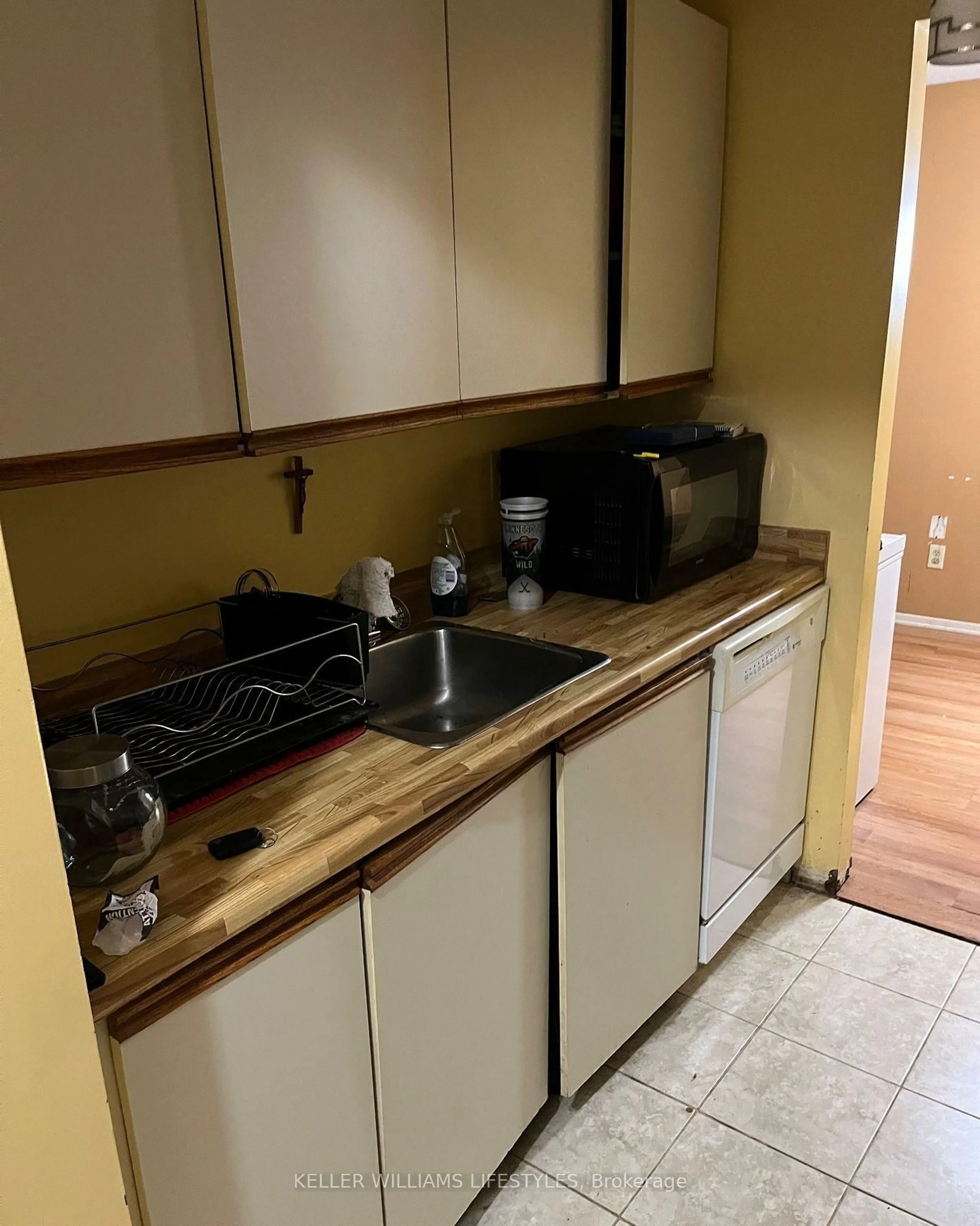 Standard kitchen, unknown for 2228 Trafalgar St #120, London East Ontario N5V 4J8