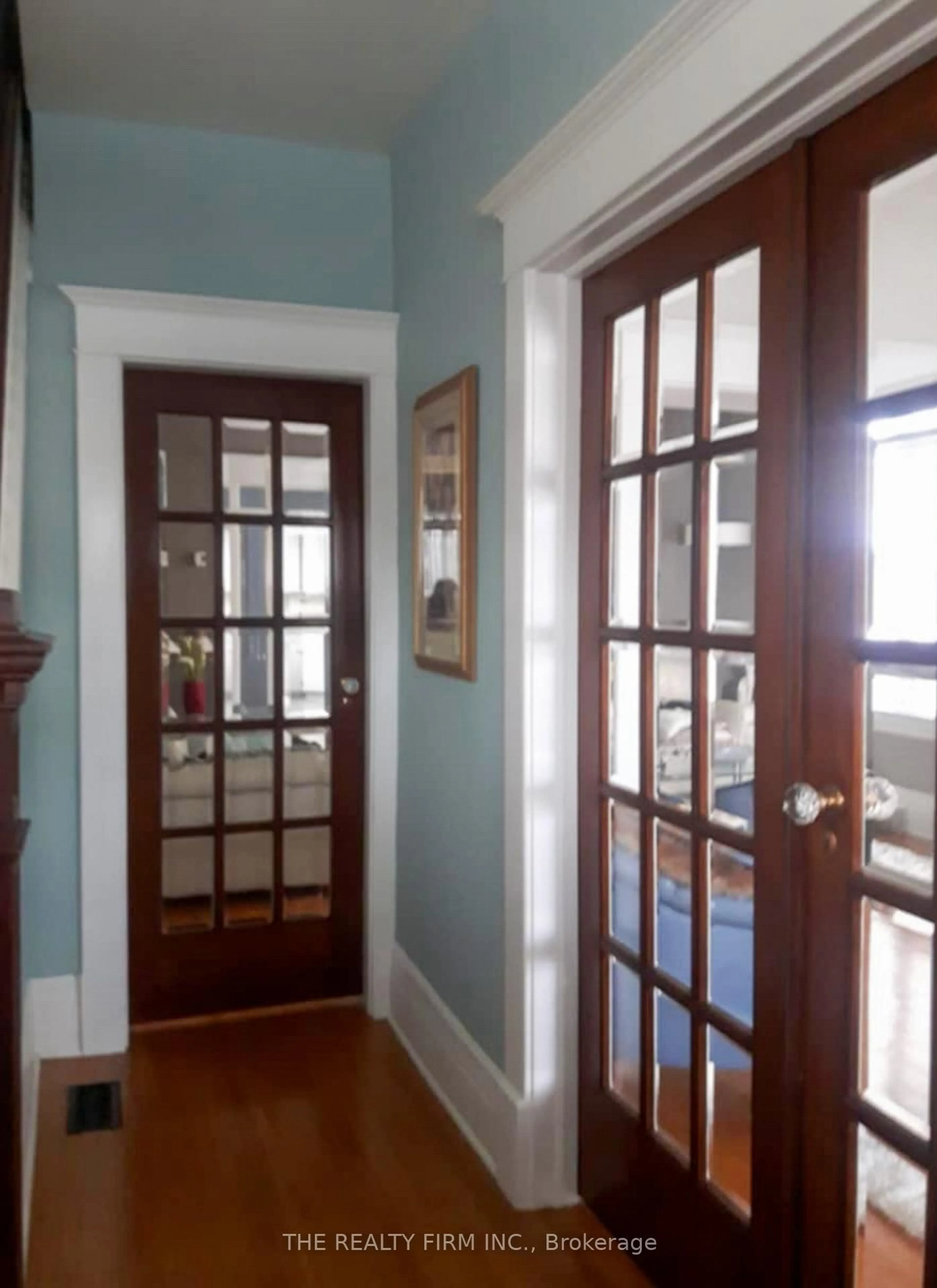 Indoor entryway for 513 Quebec St, London East Ontario N5W 3Y8