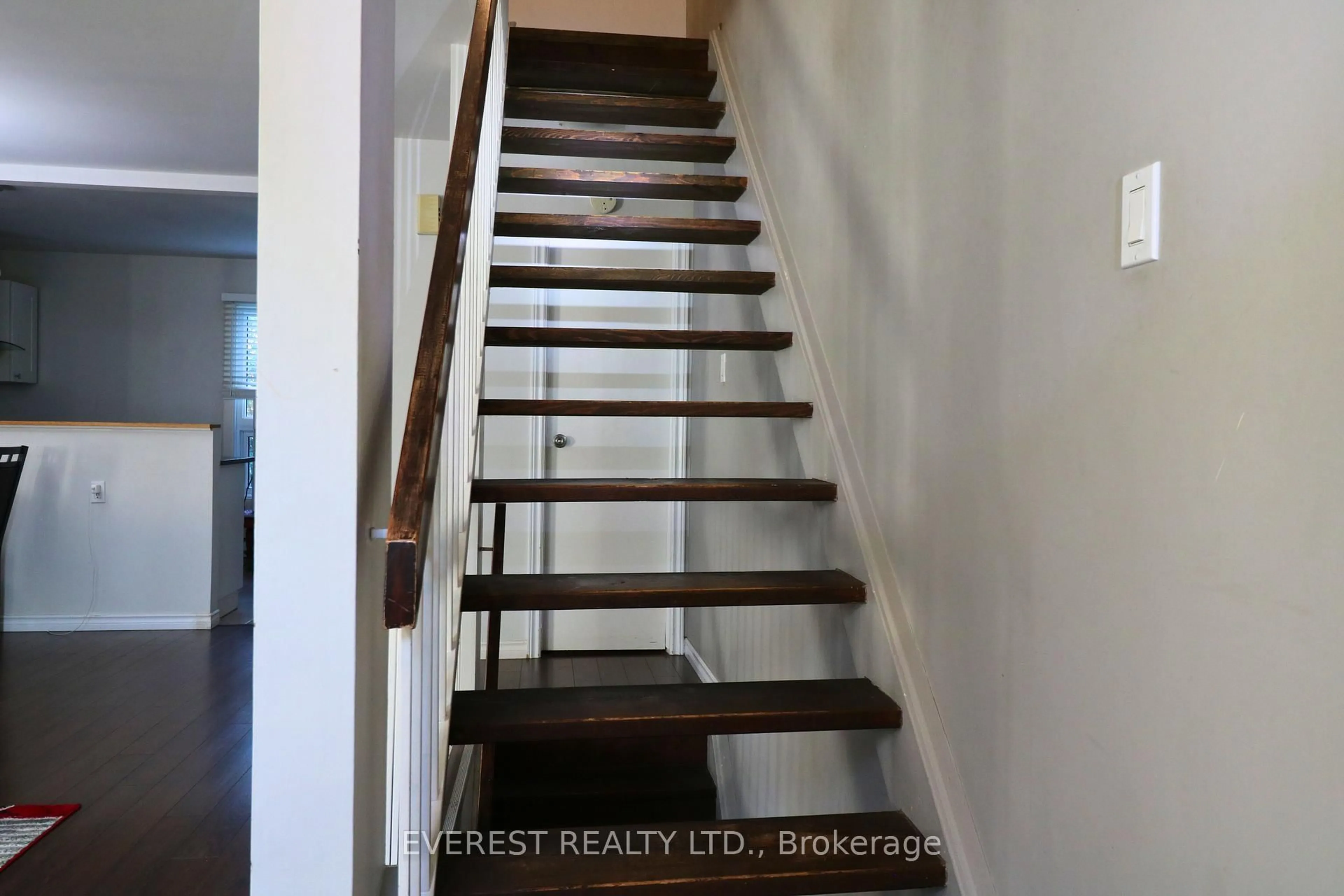 Stairs for 253 TAYLOR St #29, London East Ontario N5Y 2J6