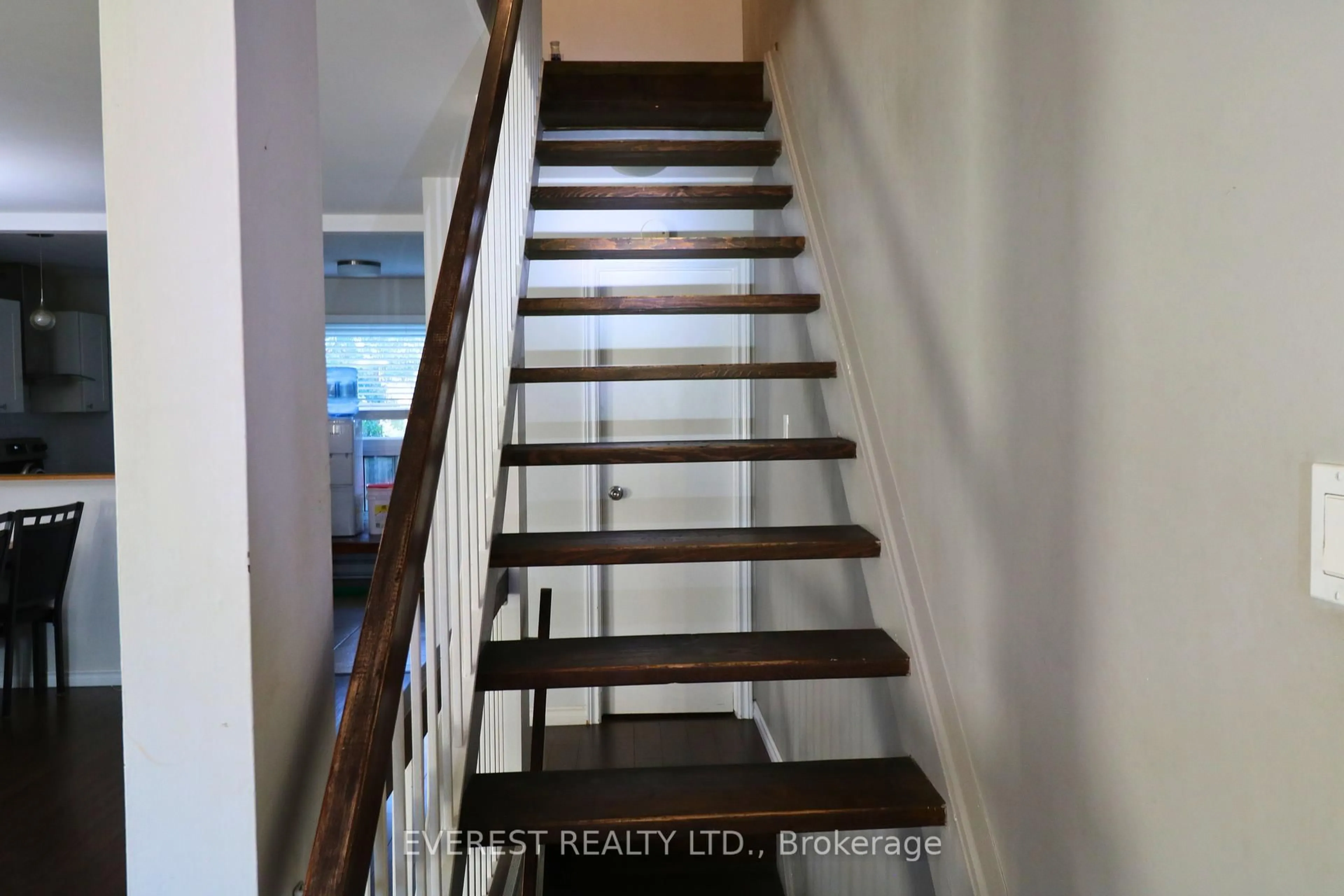 Stairs for 253 TAYLOR St #29, London East Ontario N5Y 2J6