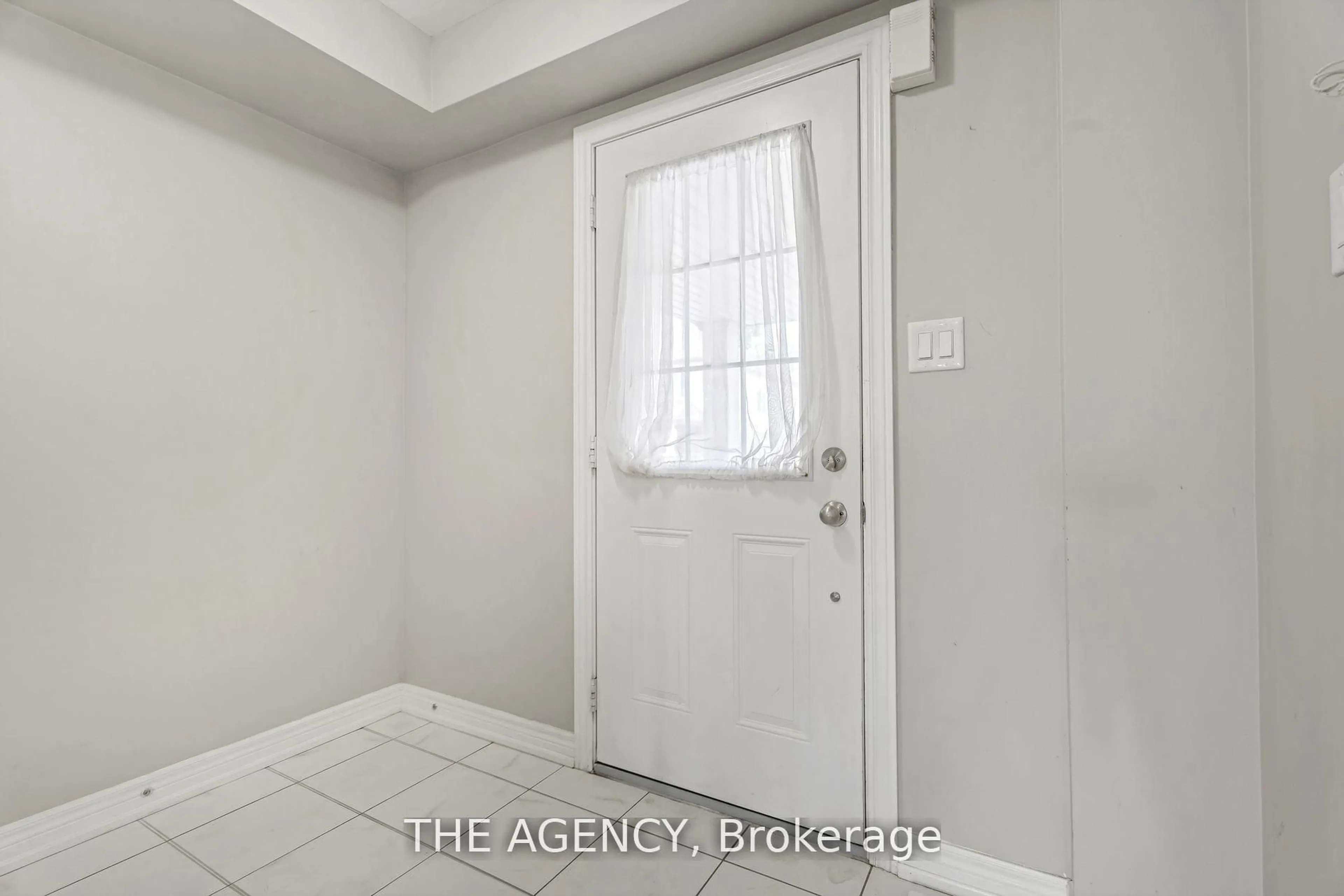 Indoor entryway for 570 LINDEN Dr #42, Cambridge Ontario N3H 0C9