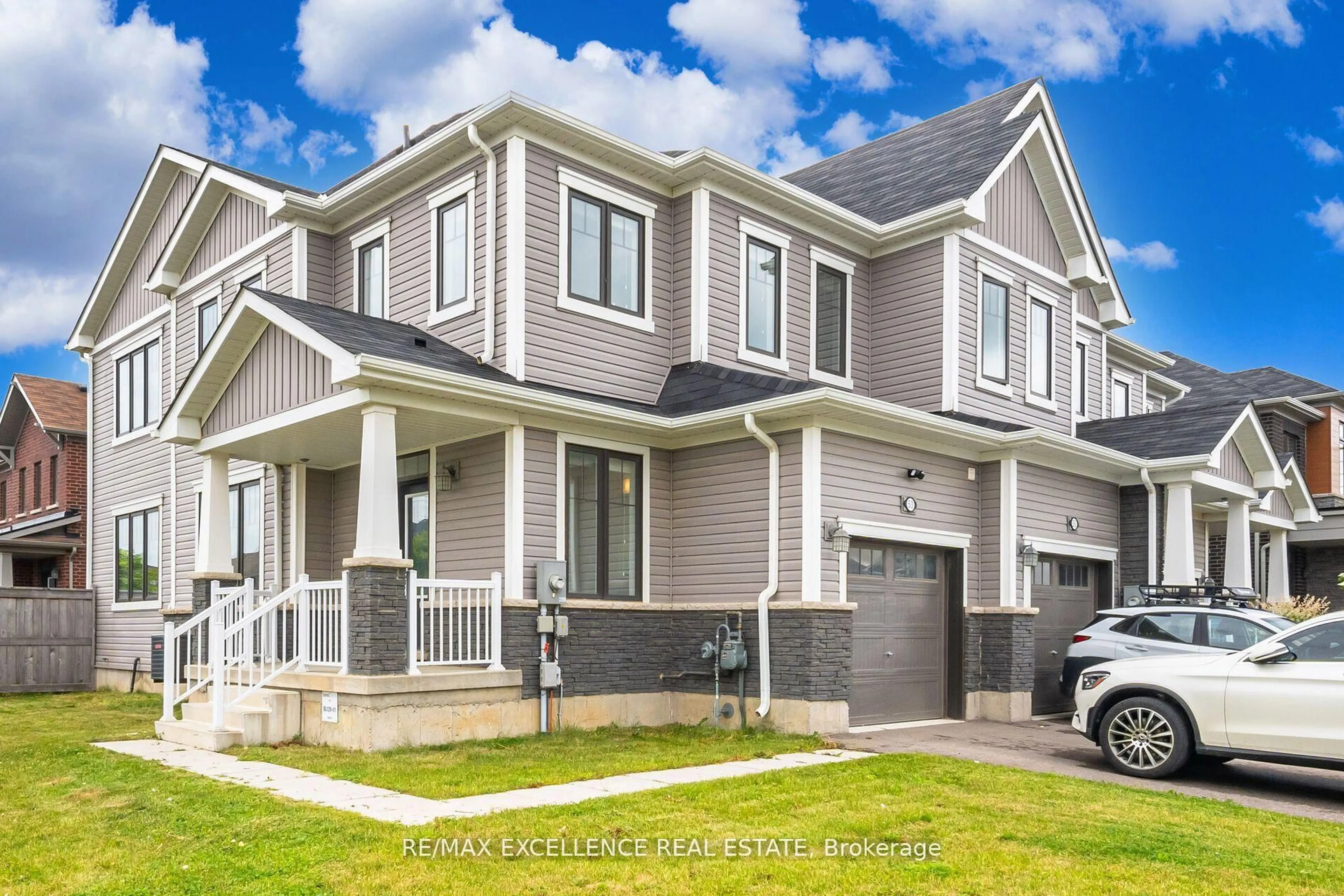 Home with vinyl exterior material, street for 53 Oaktree Dr, Haldimand Ontario N3W 0C6