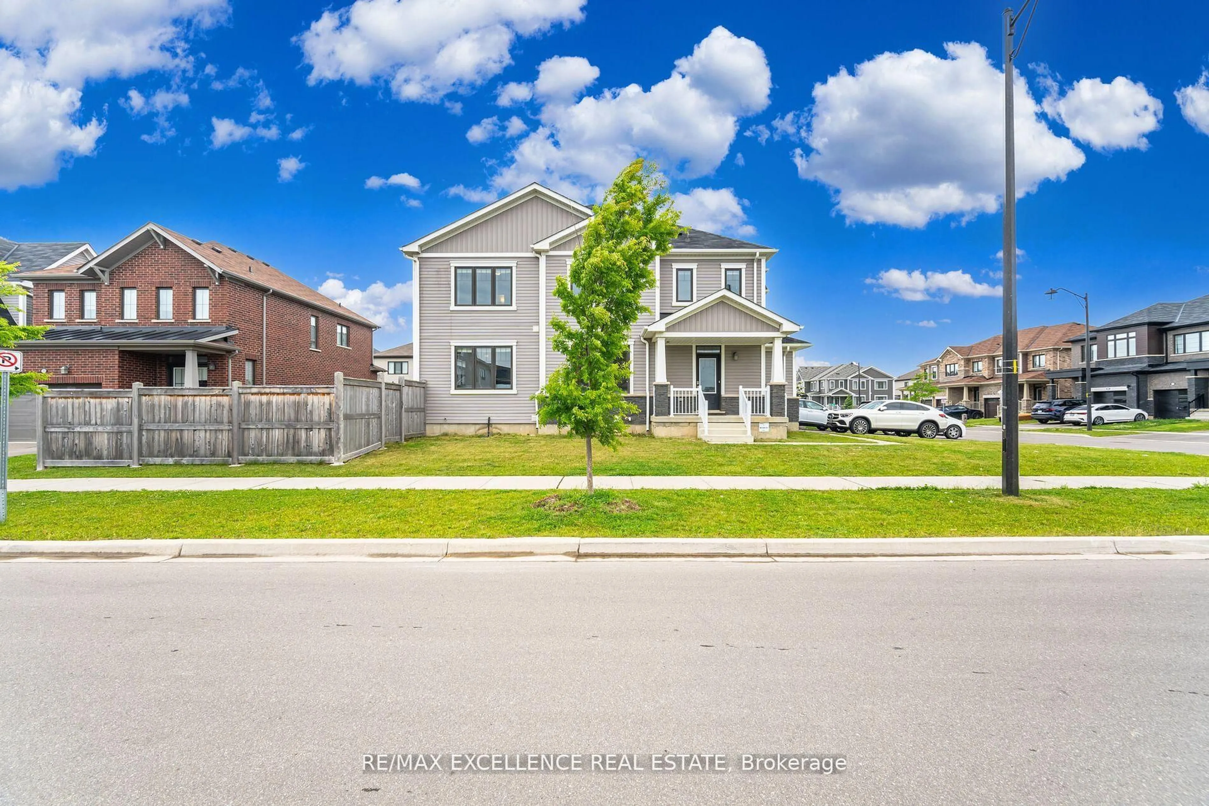 A pic from outside/outdoor area/front of a property/back of a property/a pic from drone, street for 53 Oaktree Dr, Haldimand Ontario N3W 0C6