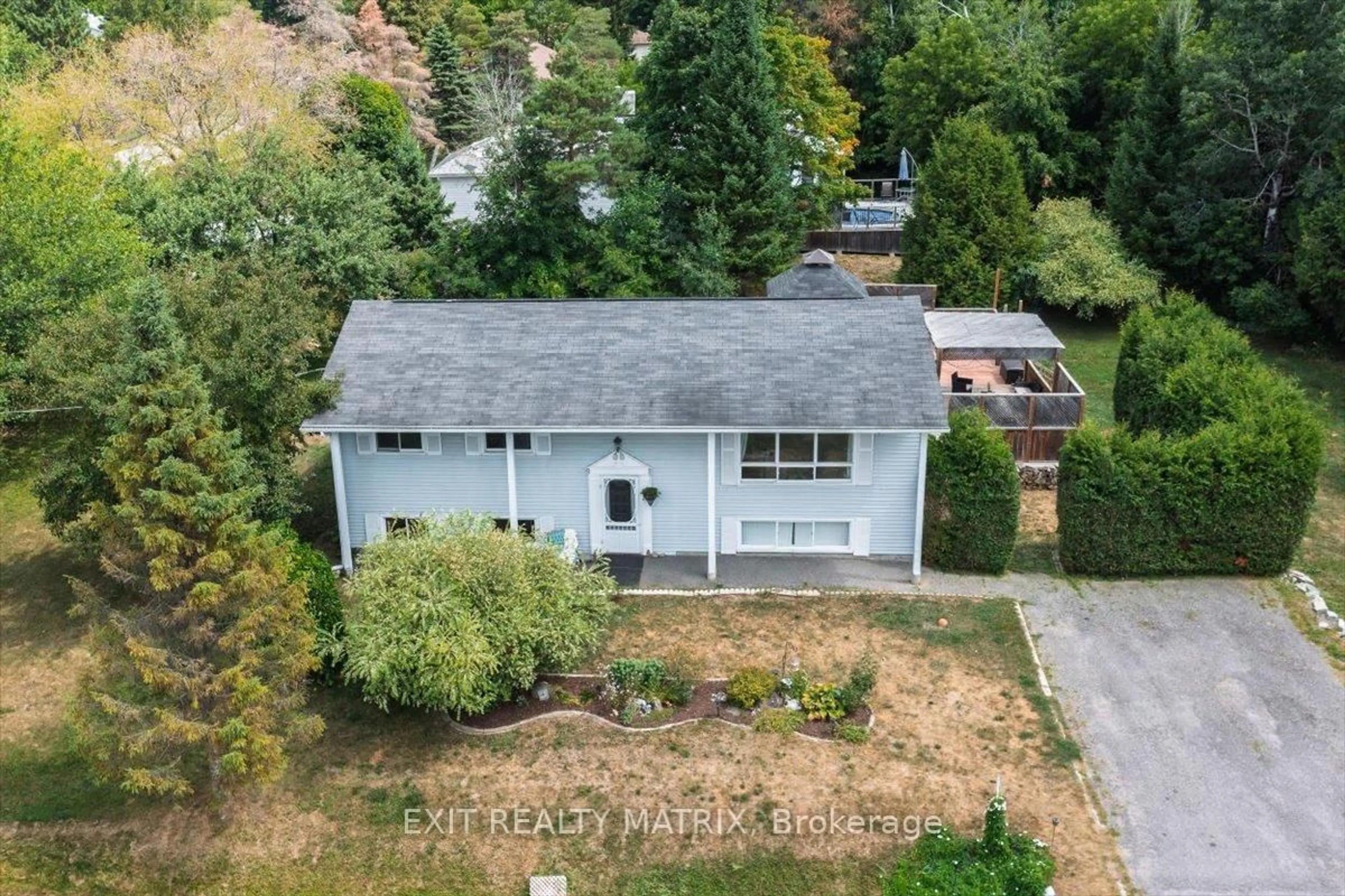 A pic from outside/outdoor area/front of a property/back of a property/a pic from drone, street for 3333 WHITE SPRUCE St, Osgoode Ontario K0A 2W0